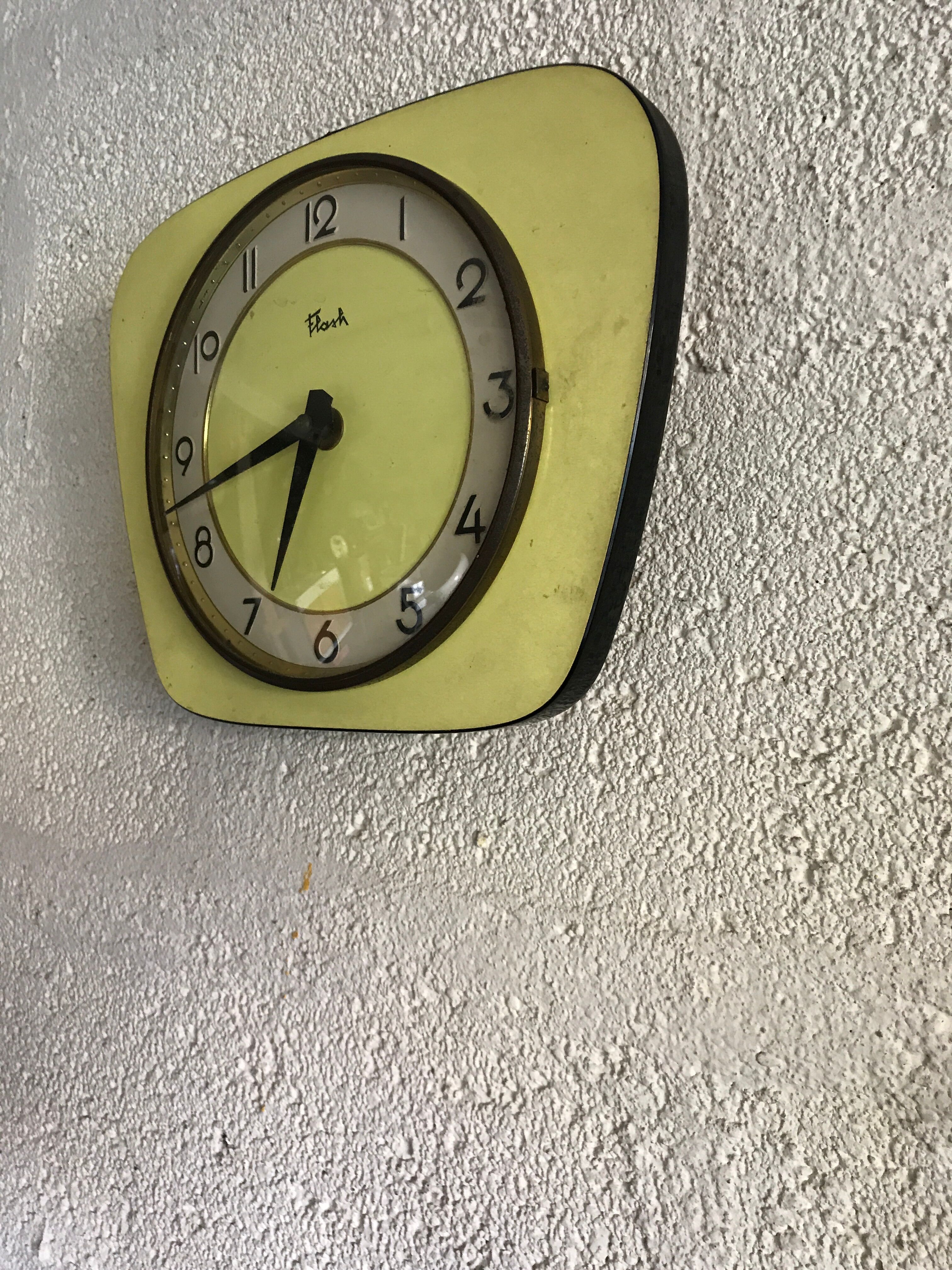 Yellow vintage formica flash clock