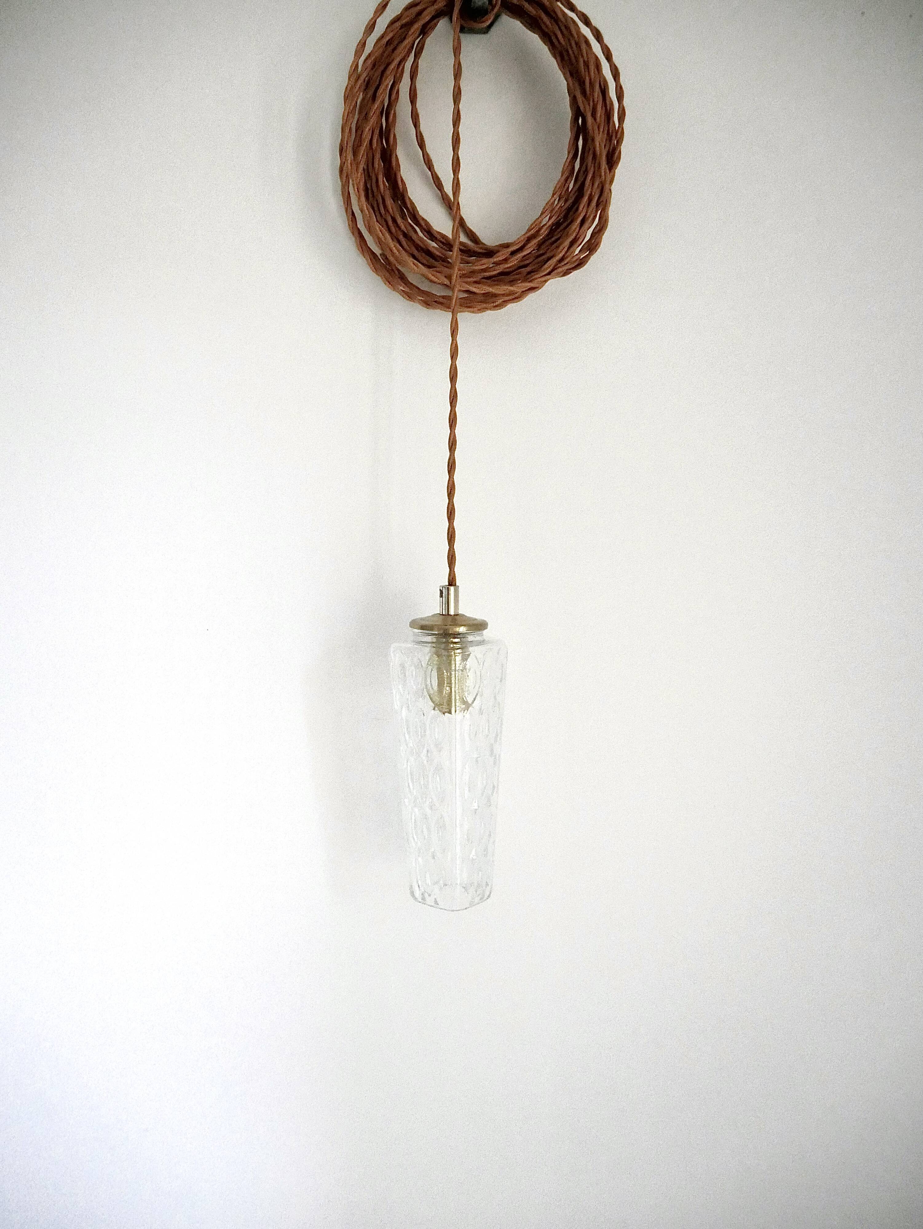 Chiseled glass suspension