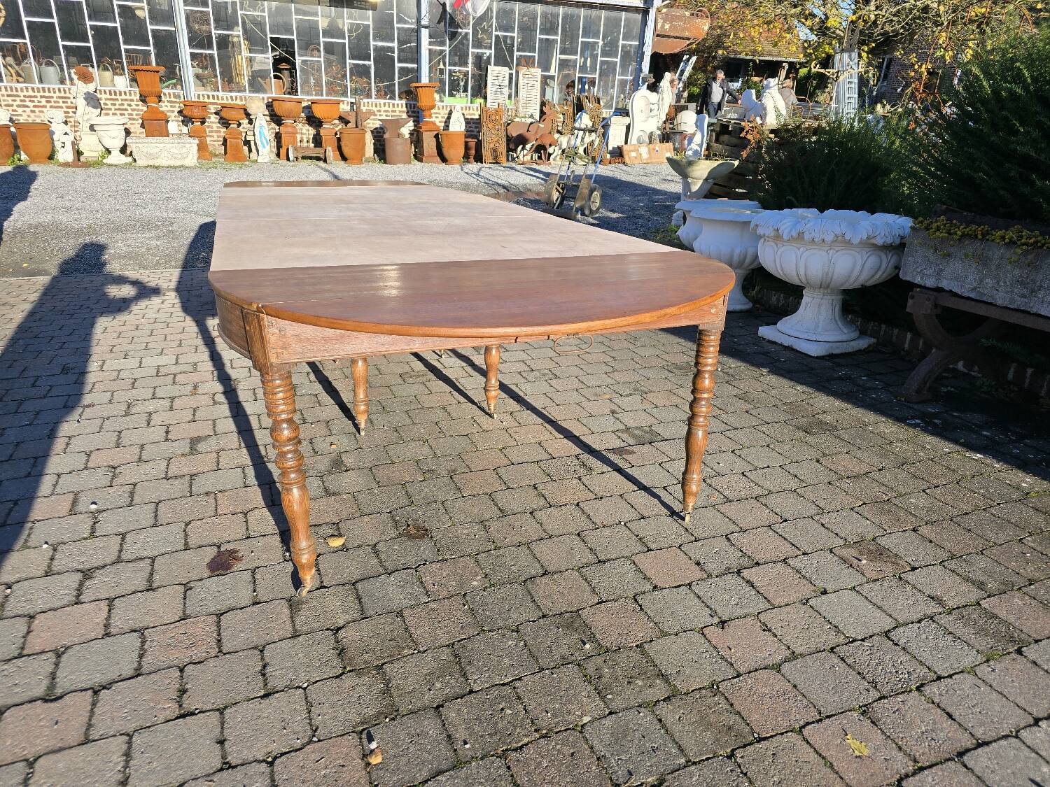 12-foot round oak table with 7 extensions / 20 people