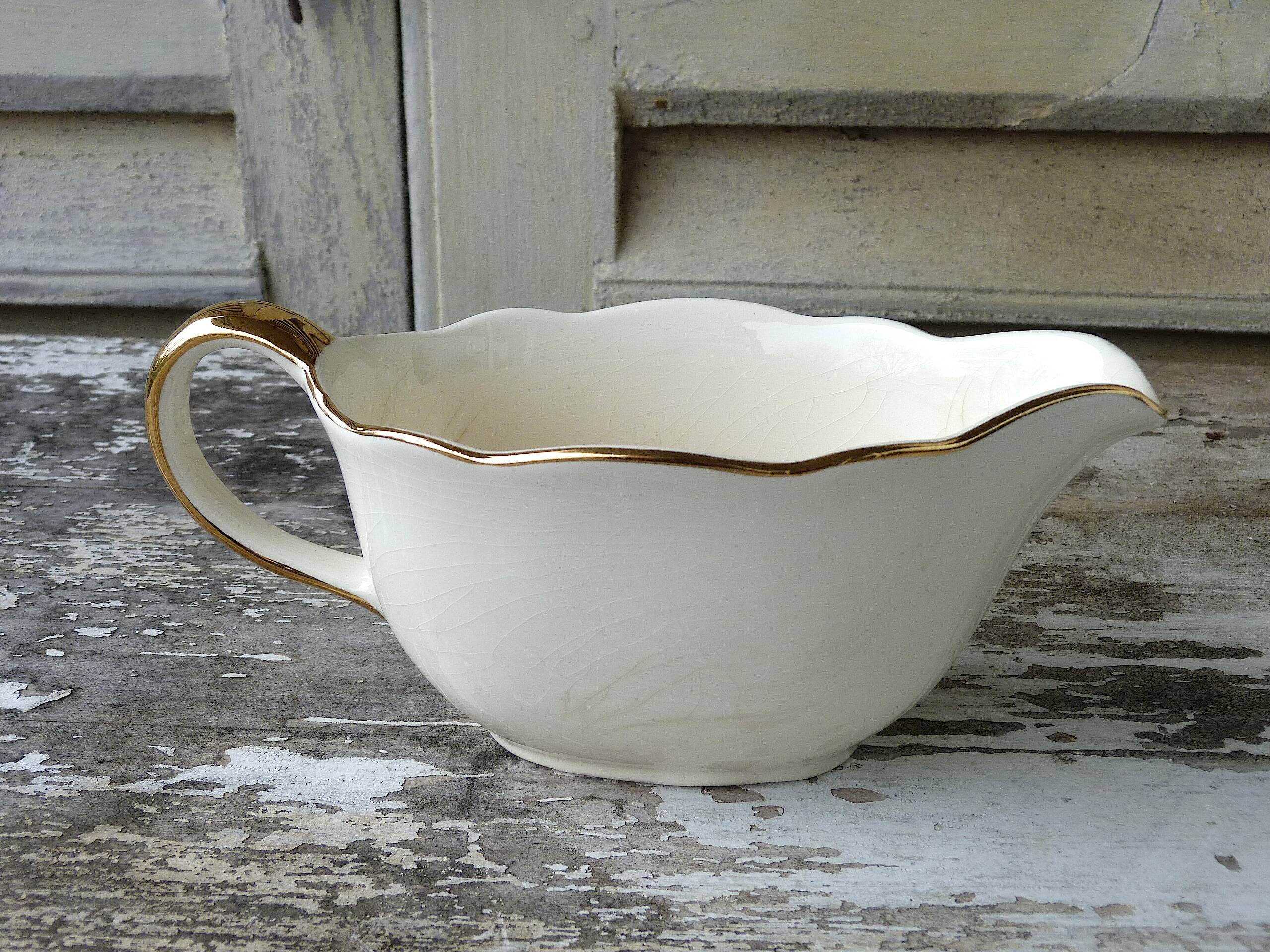 Villeroy & Boch Mettlach ivory and gold sauce boat