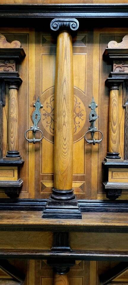Cabinet or two-part cabinet with Renaissance architectural facade