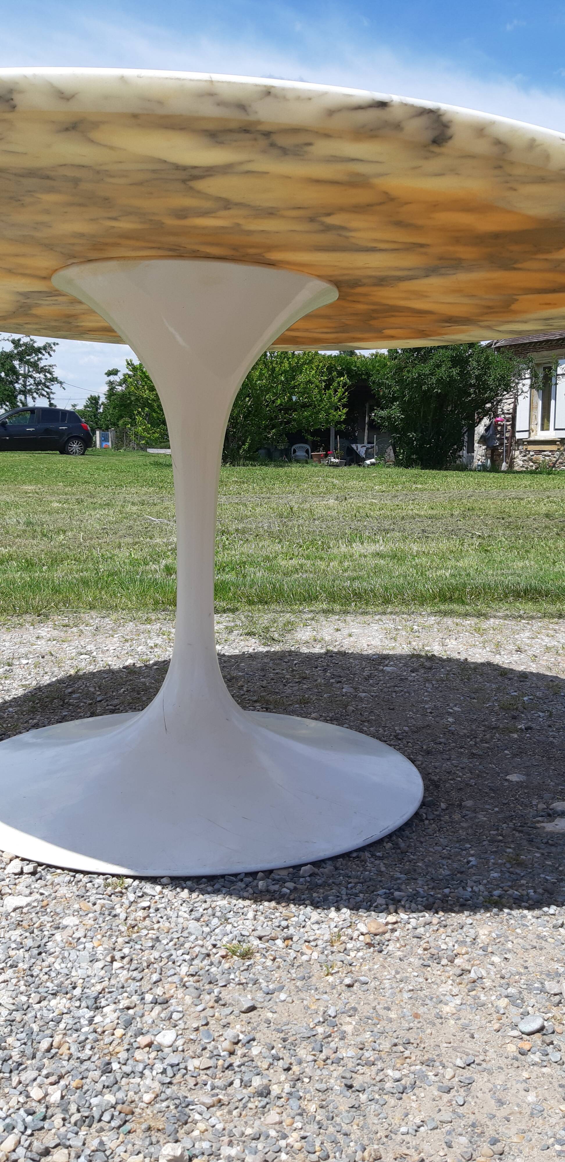 Table Tulip by& Eero Saarinen marble Calacatta, Knoll