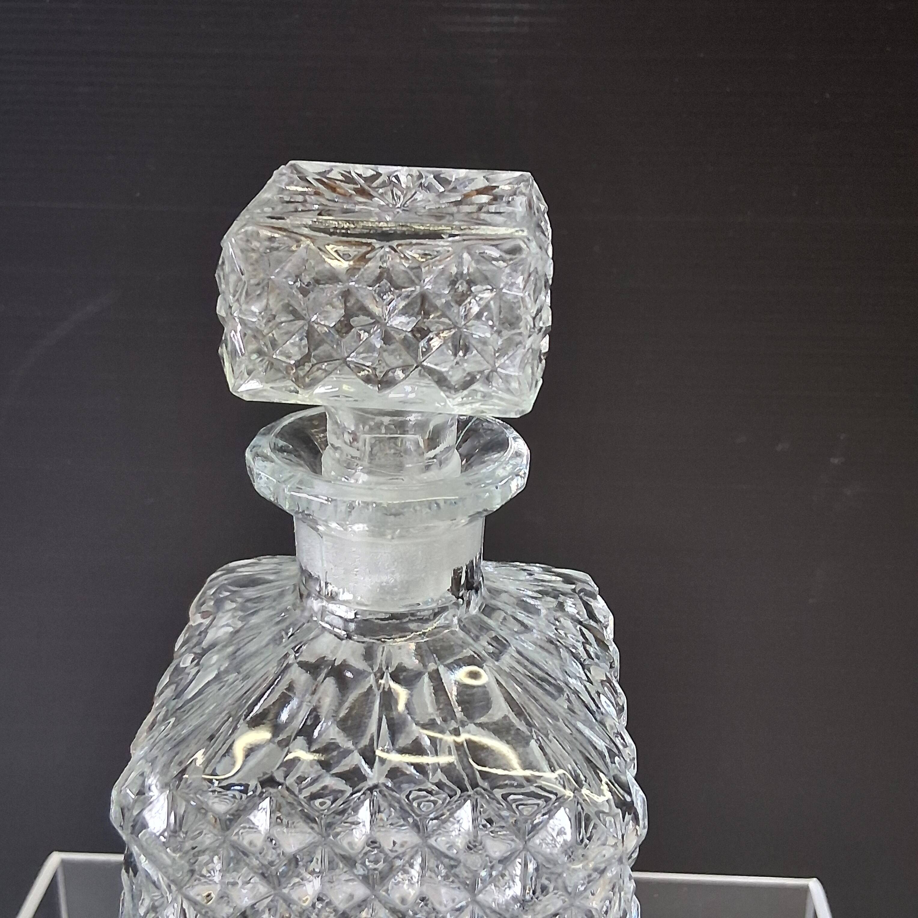 Very nice whisky or juice carafe in very good condition.