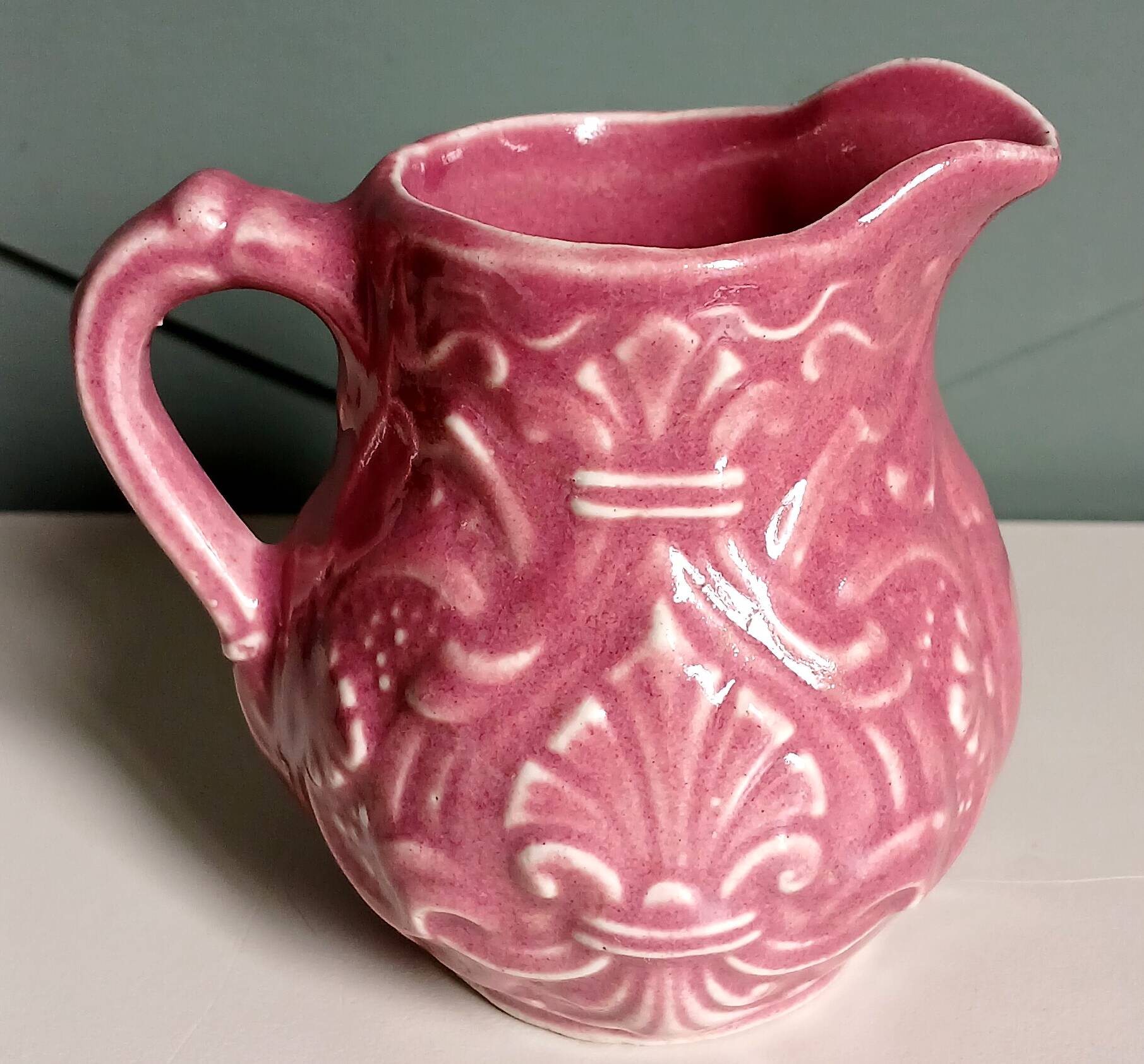 Milk jug, cream jug barbotine Onnaing 1920