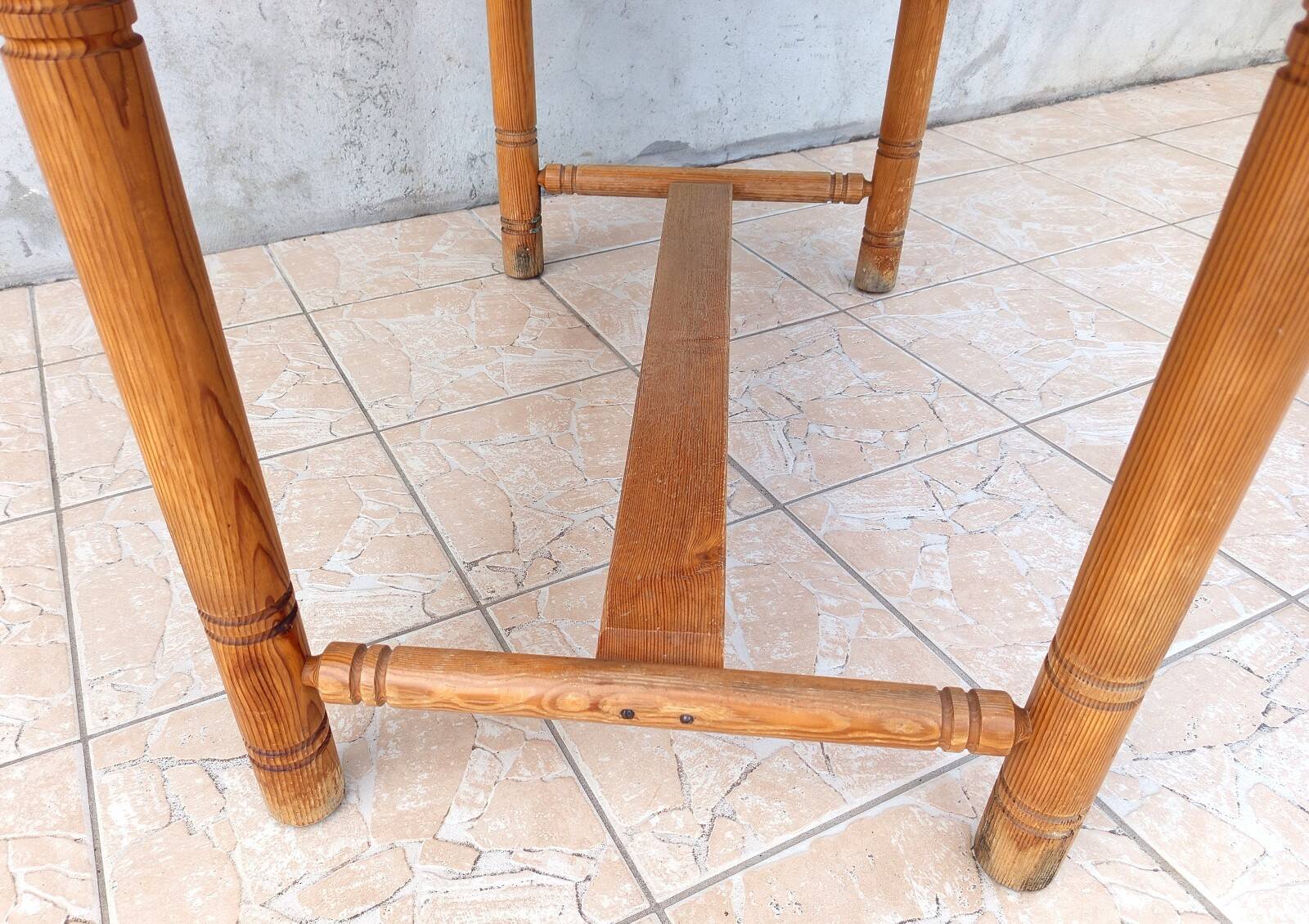 Vintage table in solid pine