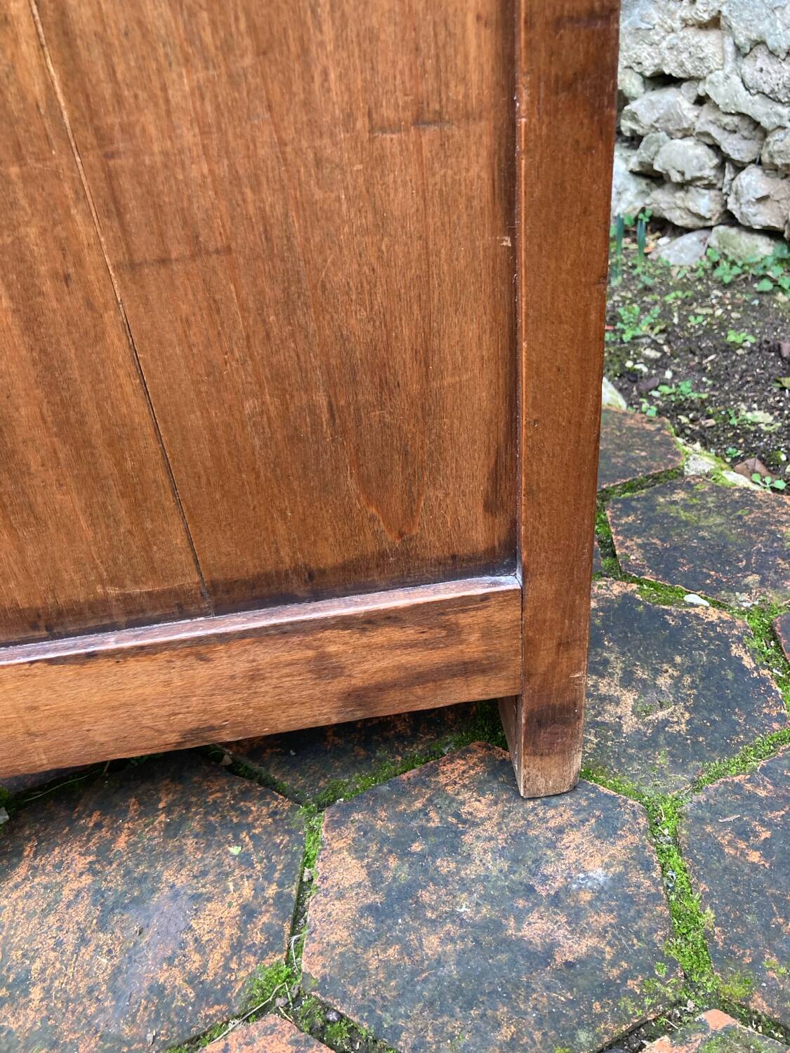 Antique chest of drawers