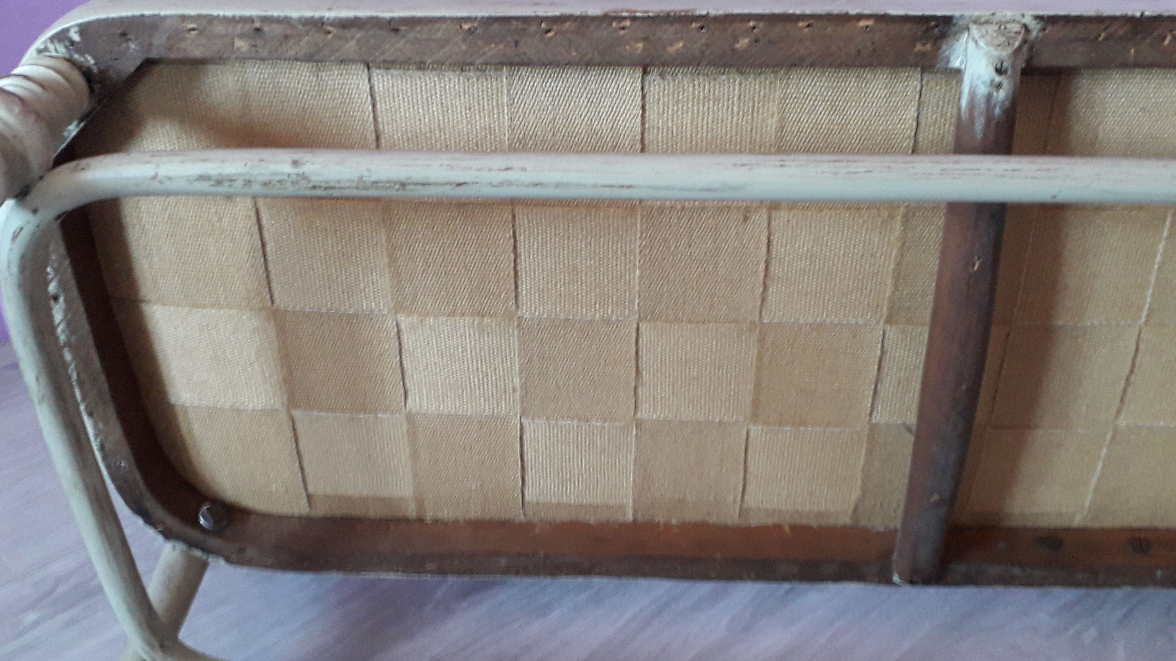 Lacquered curved wooden bench