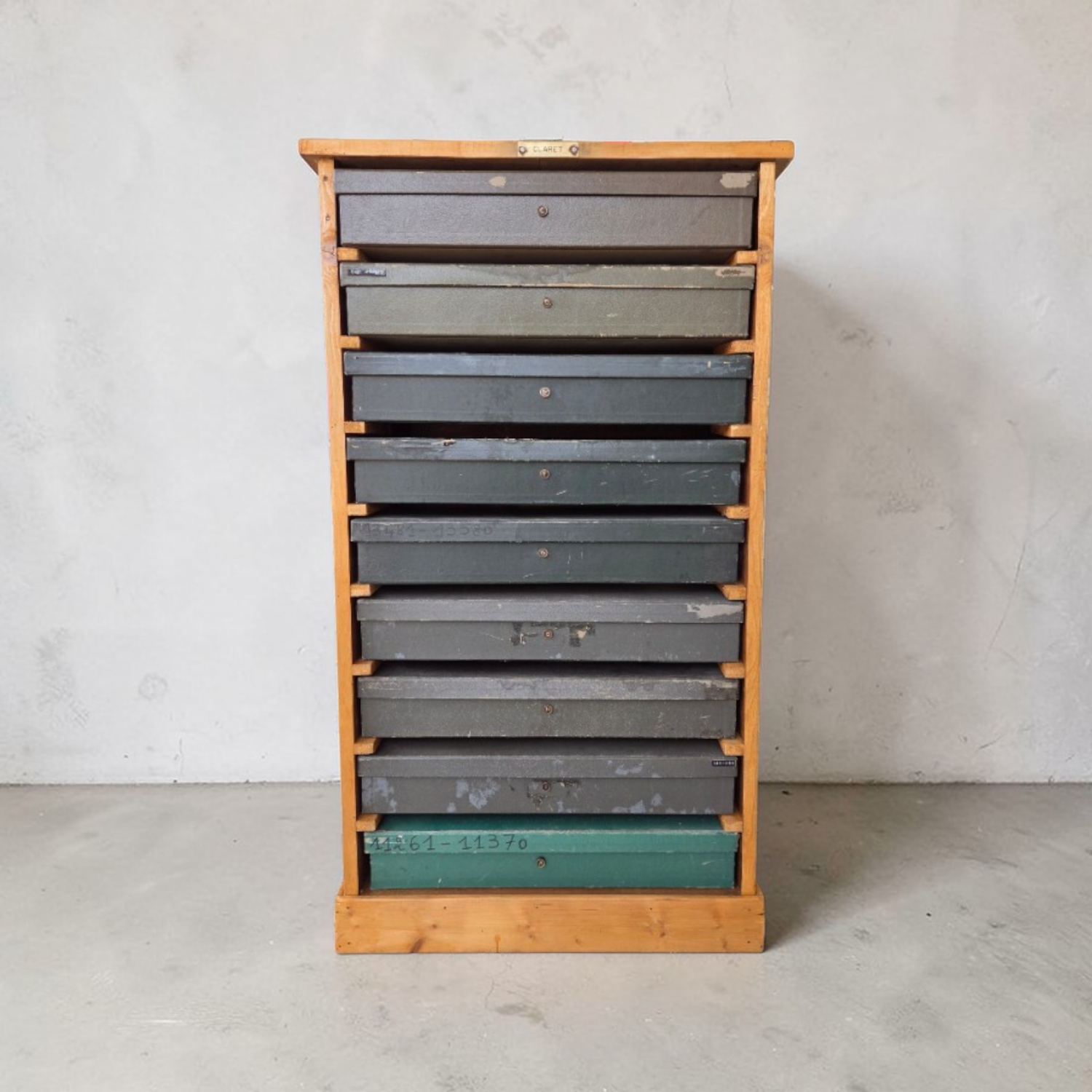 Cardboard maker's furniture