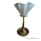 Lampe à poser pied laiton poisson et tulipe en verre drapée