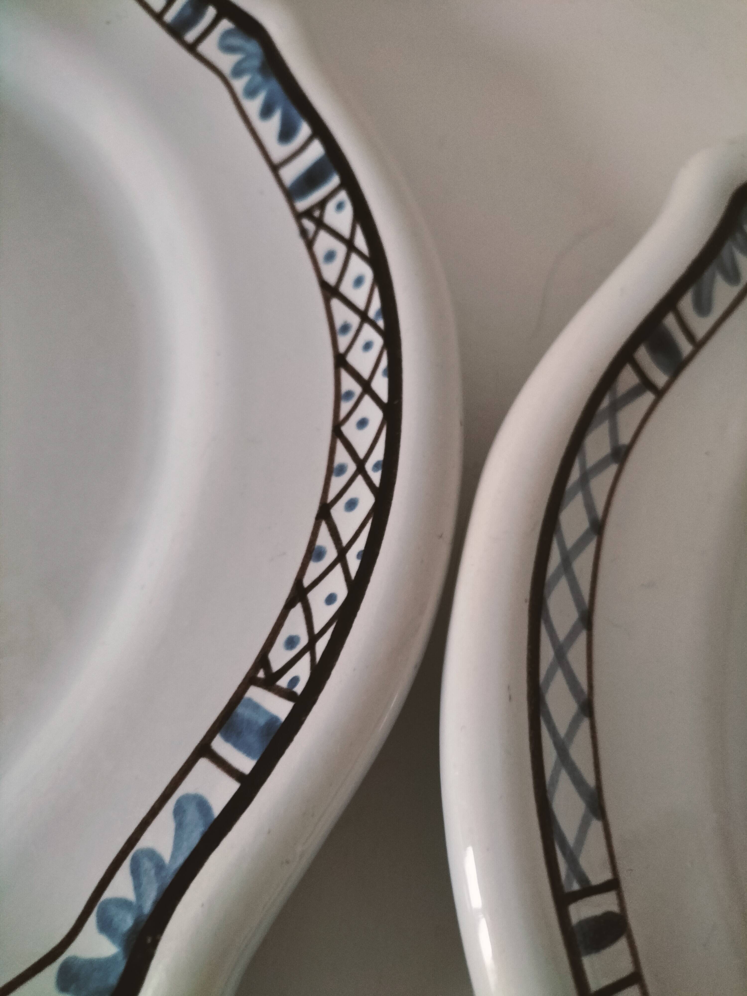 4 earthenware plates with old Rouen decoration, handmade blue floral basket