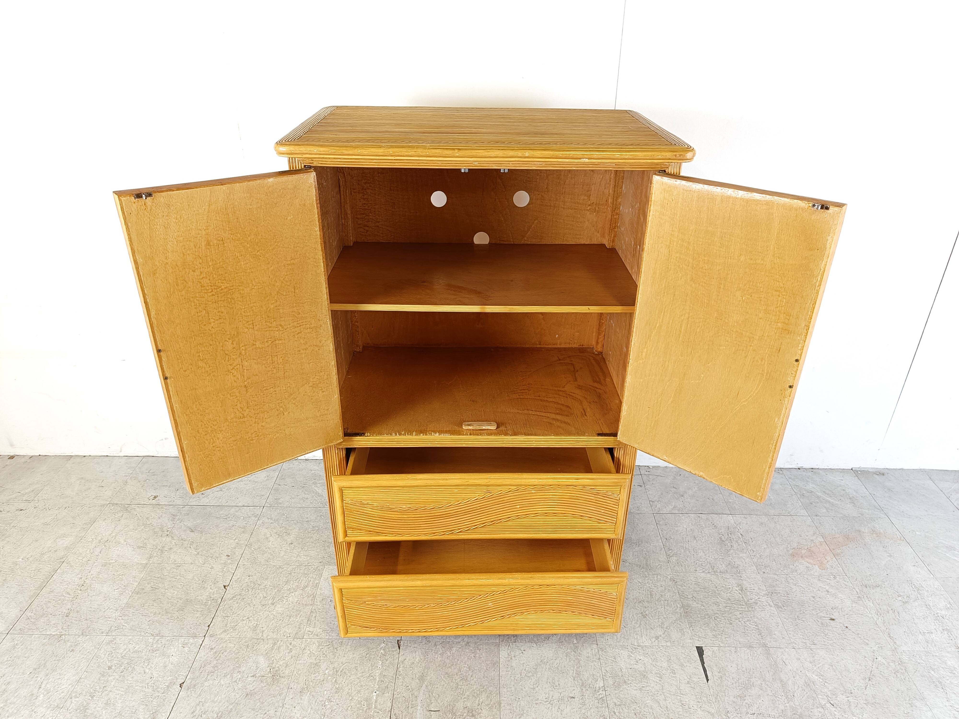 Armoire en plaquage de rotin, 1970