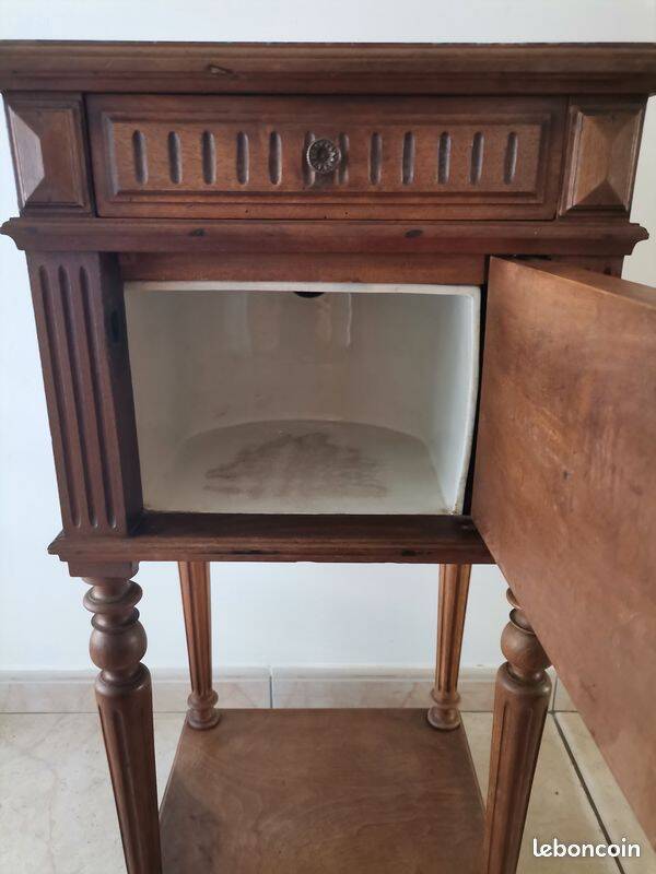 Table de chevet fin 19 eme début 20 ème