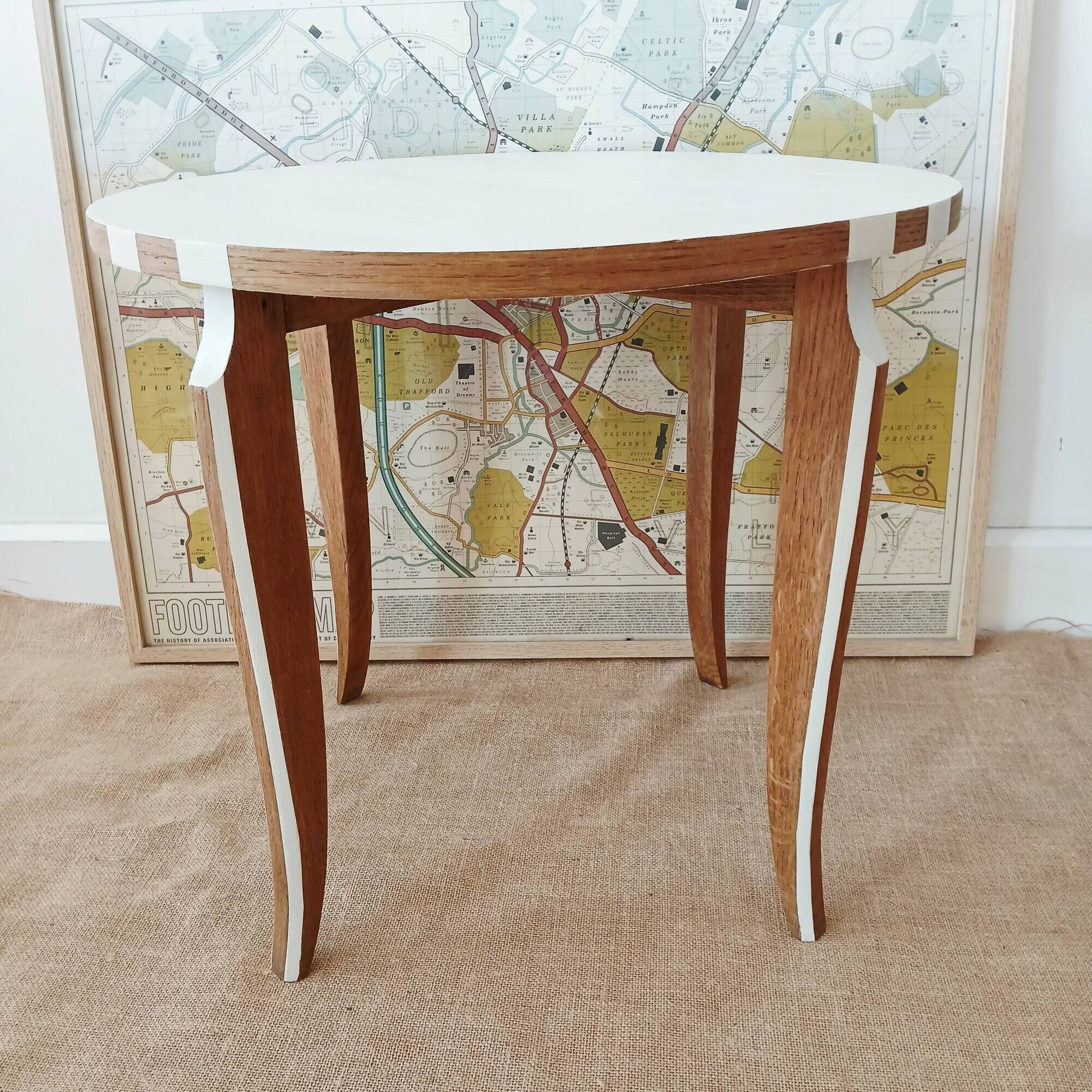 LOW TABLE WITH CURVED LEGS