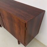Buffet en palissandre par Gunni Omann, Danemark, années 1960.
