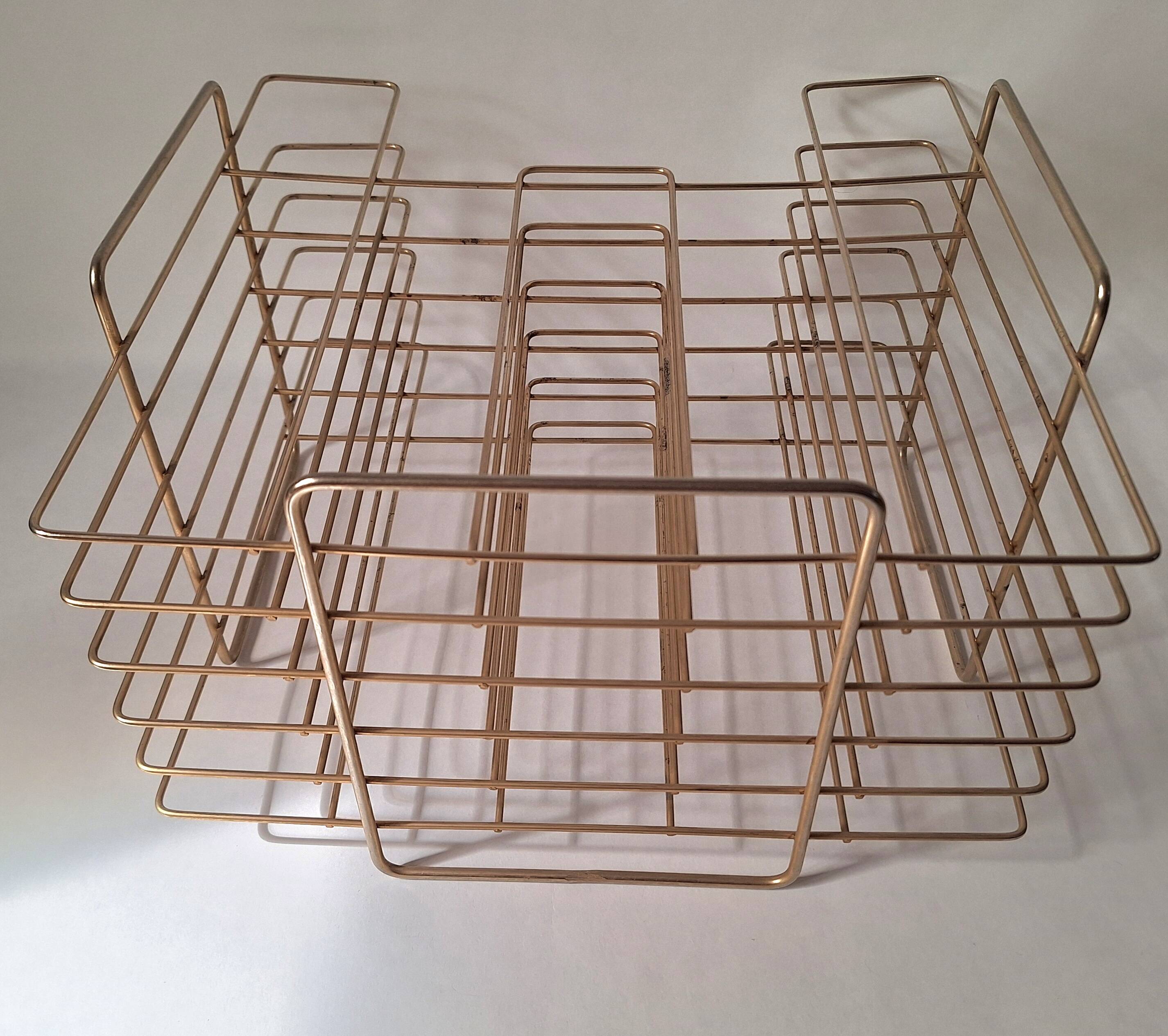 Vinyl record holder / magazine holder