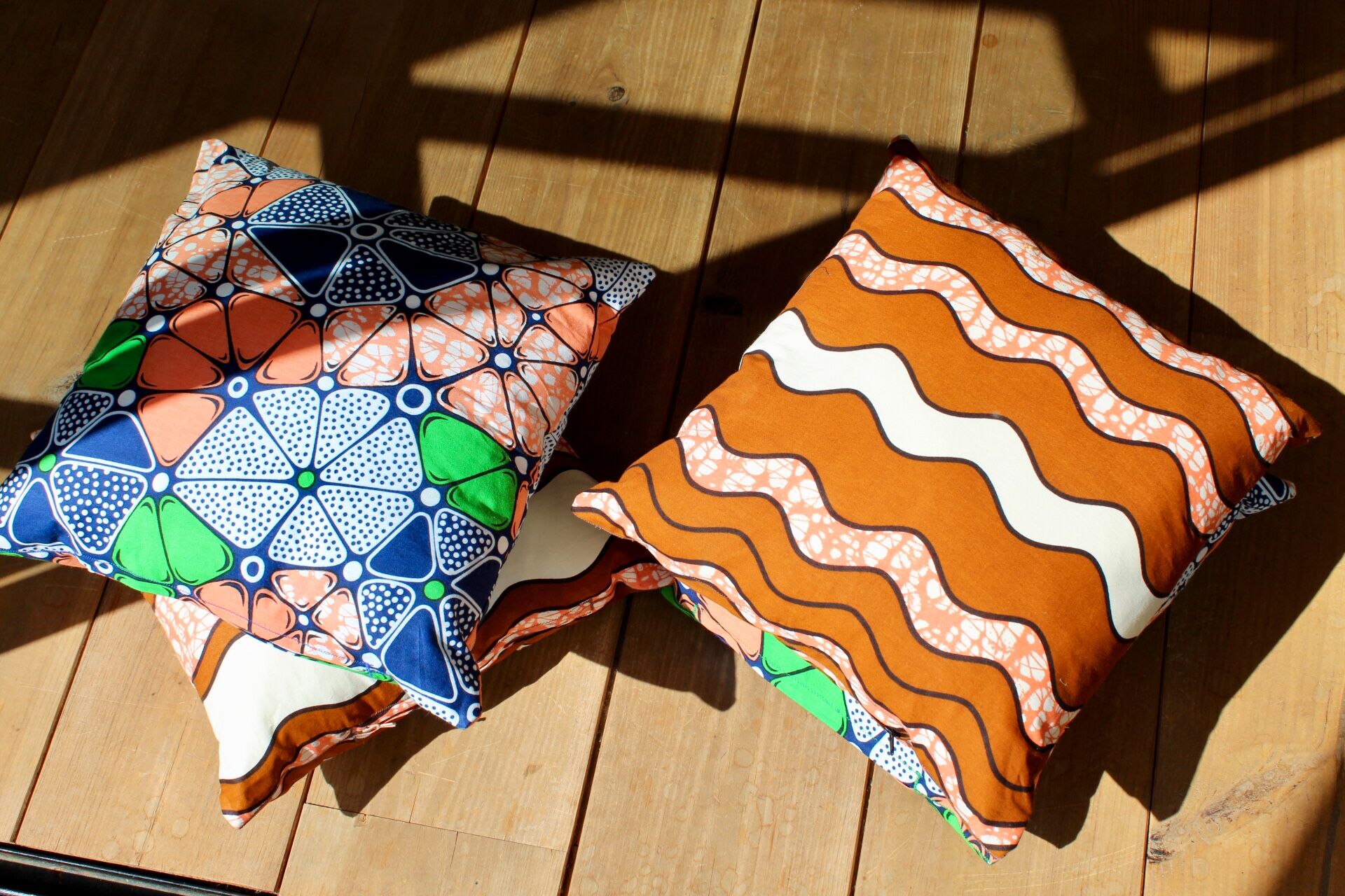 4 coussins 40x40cm covers made in 2 different wax assorted