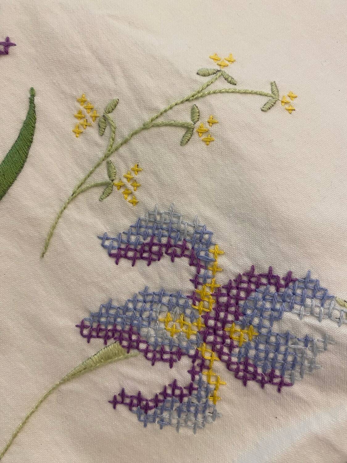 Nappe brodée à la main