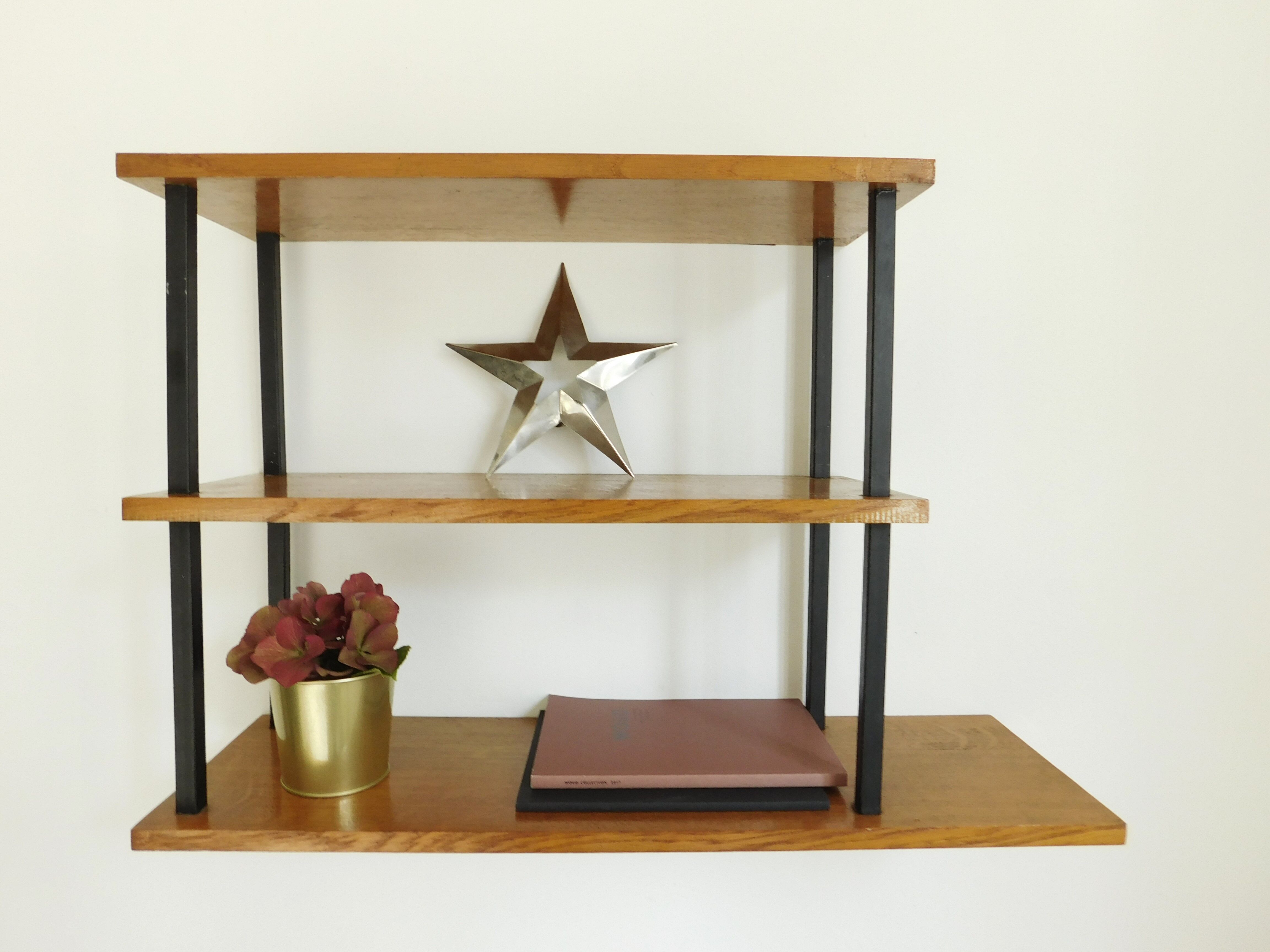 Etagère vintage asymétrique en hêtre massif