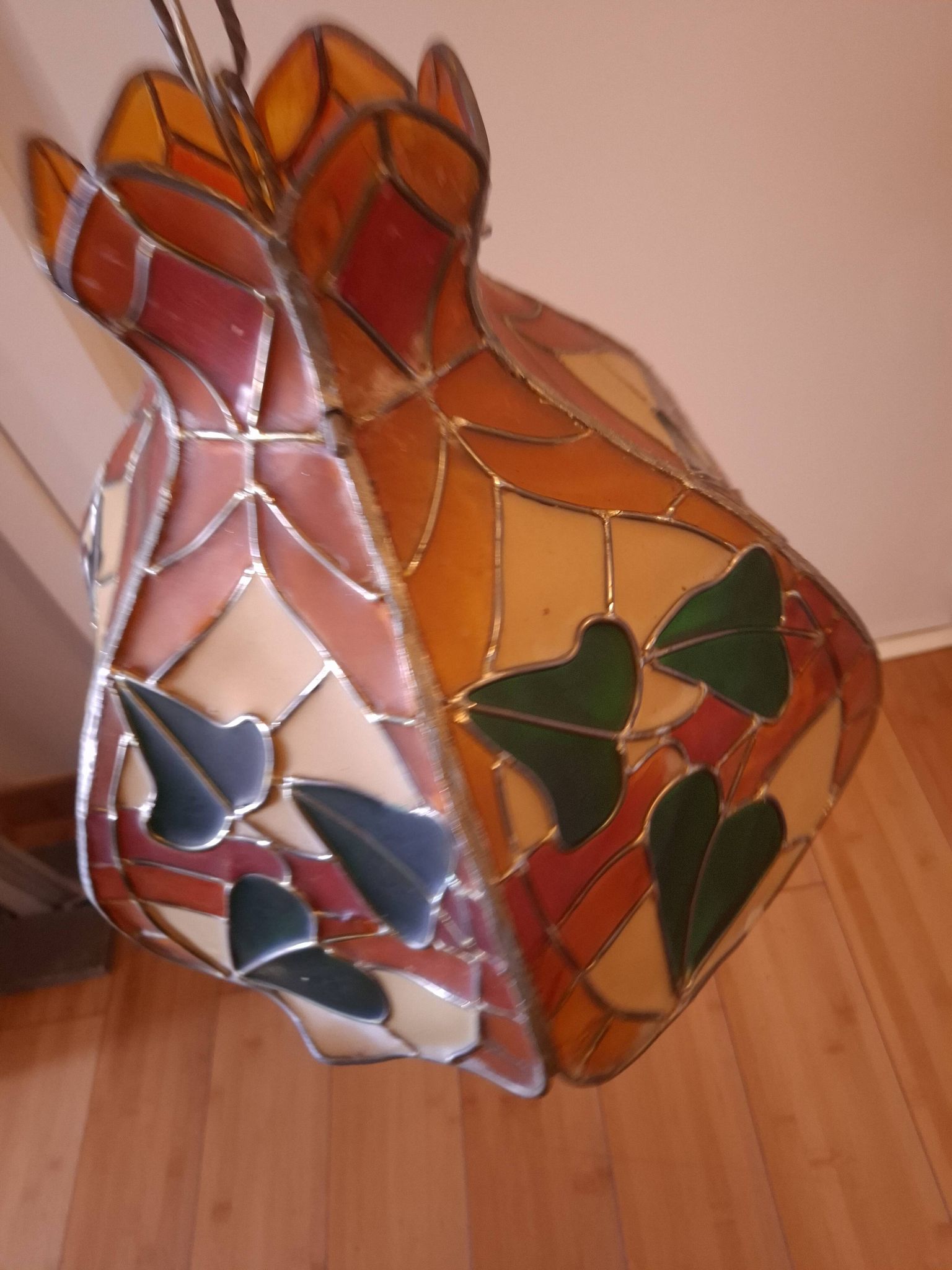Tiffany-style stained glass pendant light