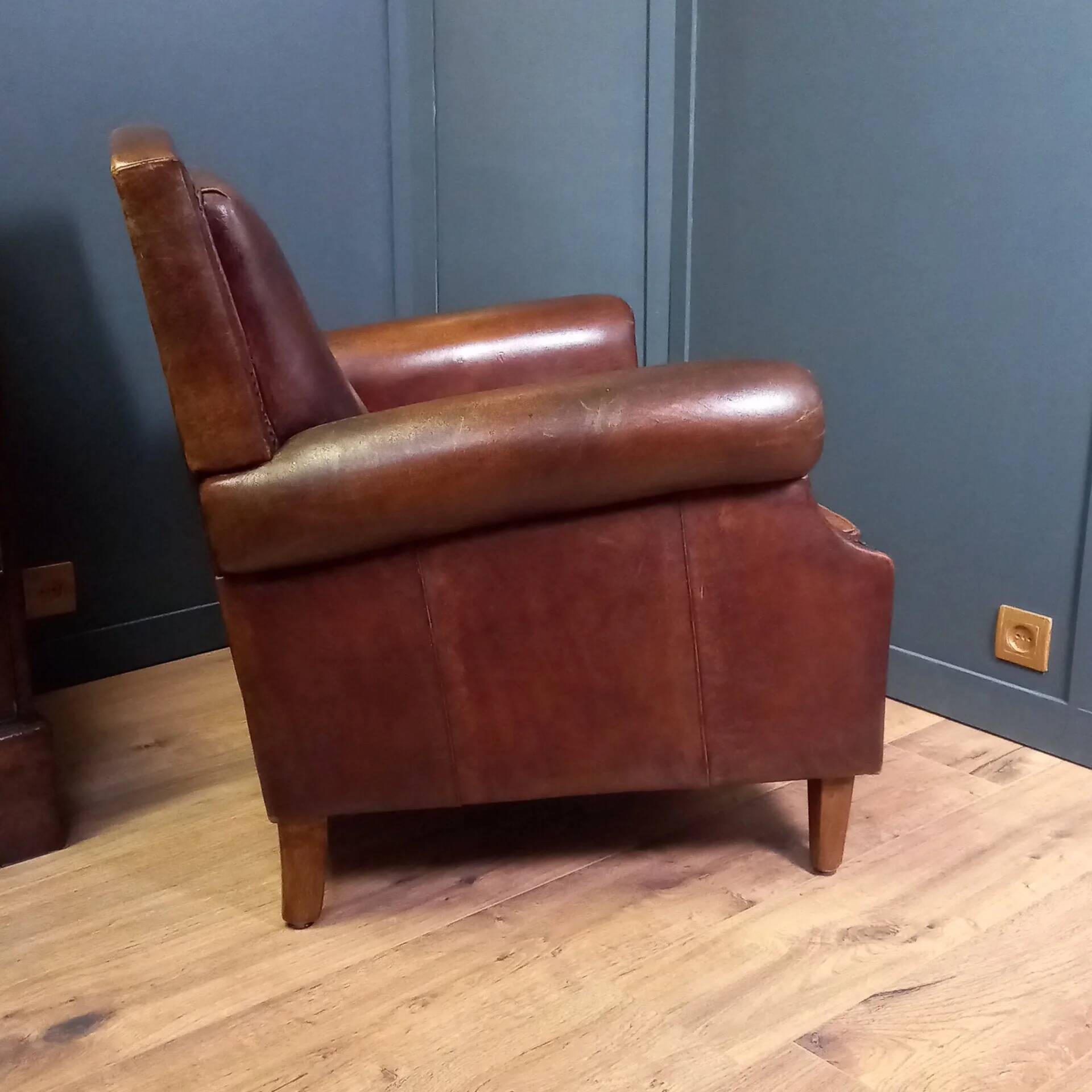 Club armchair in sheepskin in Art Deco style