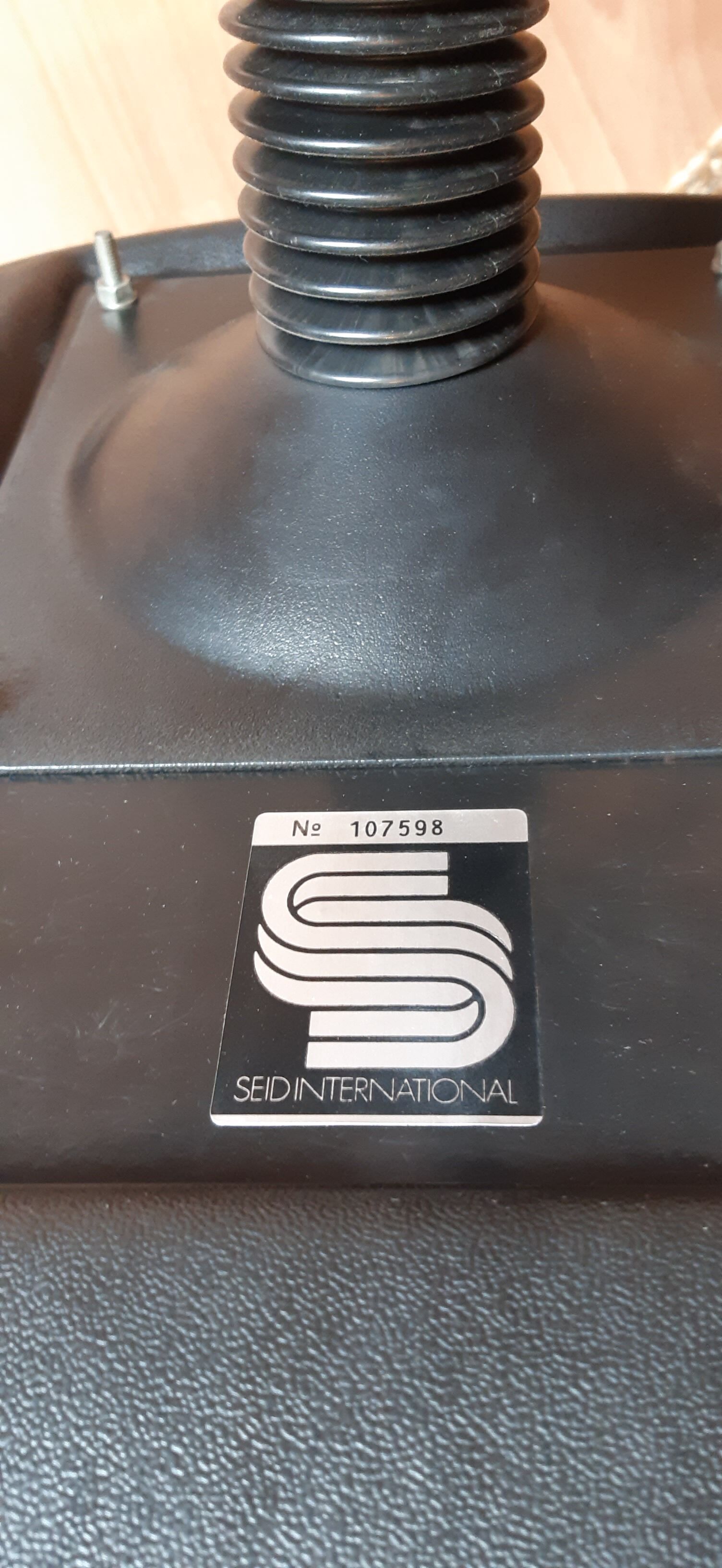 Seidinternational swivel black leather armchair