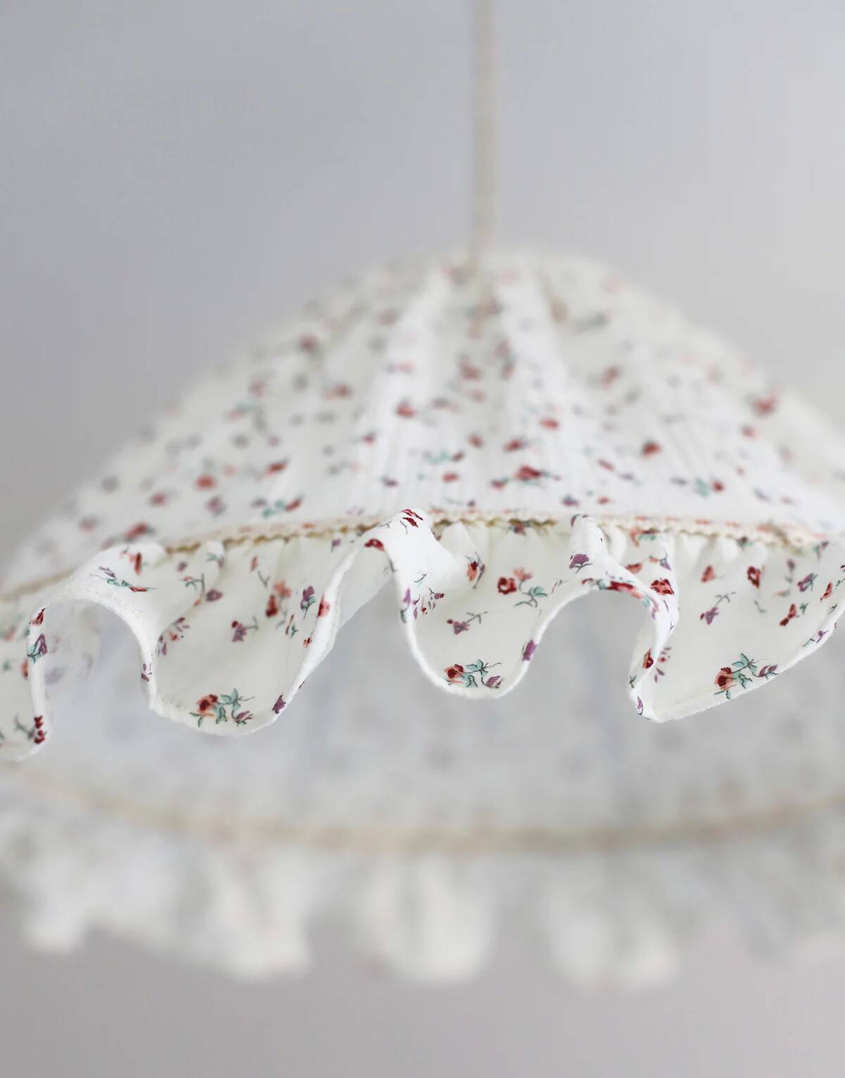 Conical suspension with Emilia "tiny flowers" wheel
