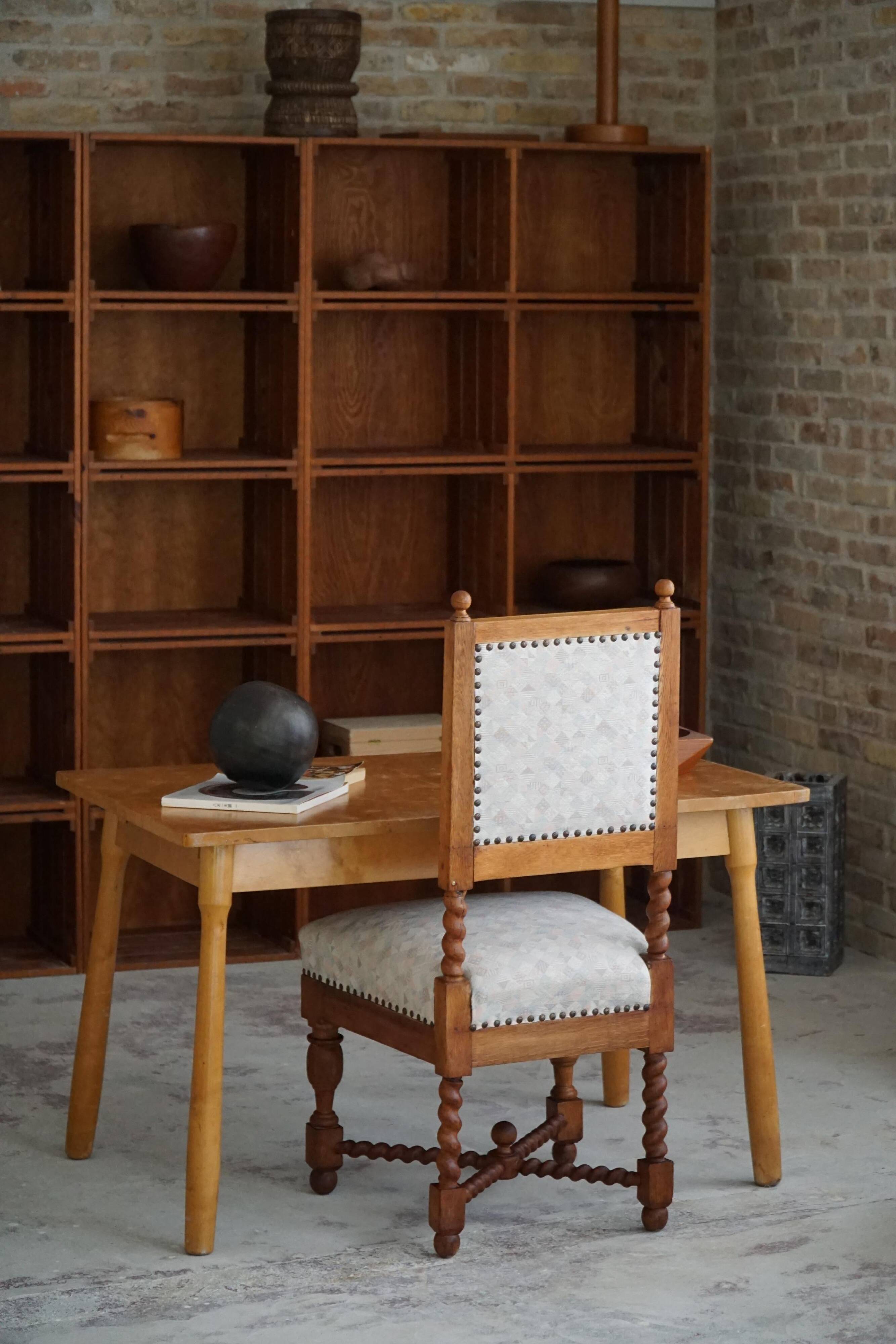 English-style baroque chair with twisted legs in elm, 1920s.