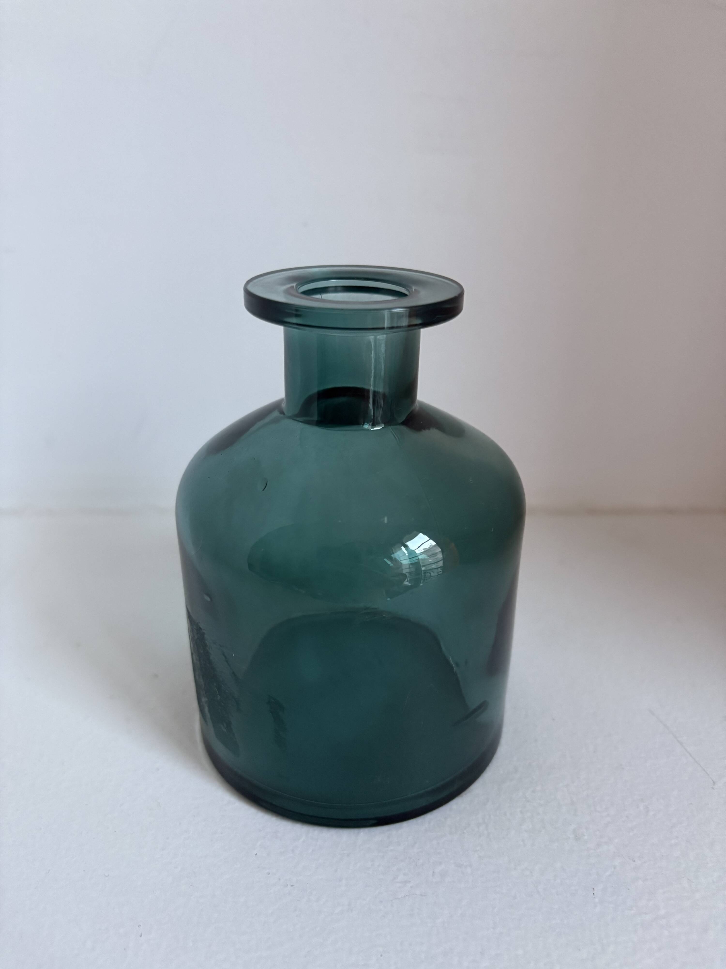 Set of 10 decorative items