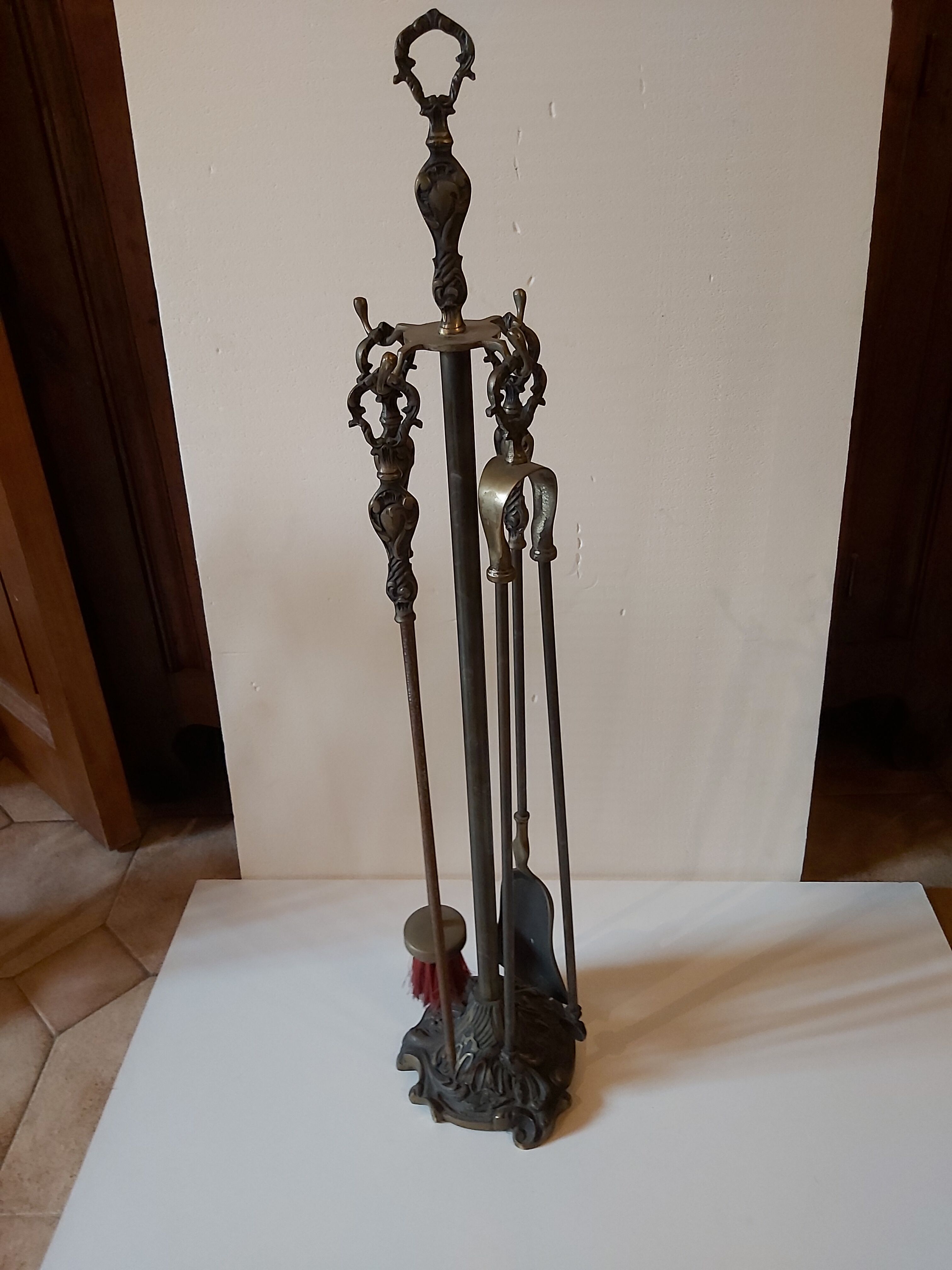 Bronze fireplace servant