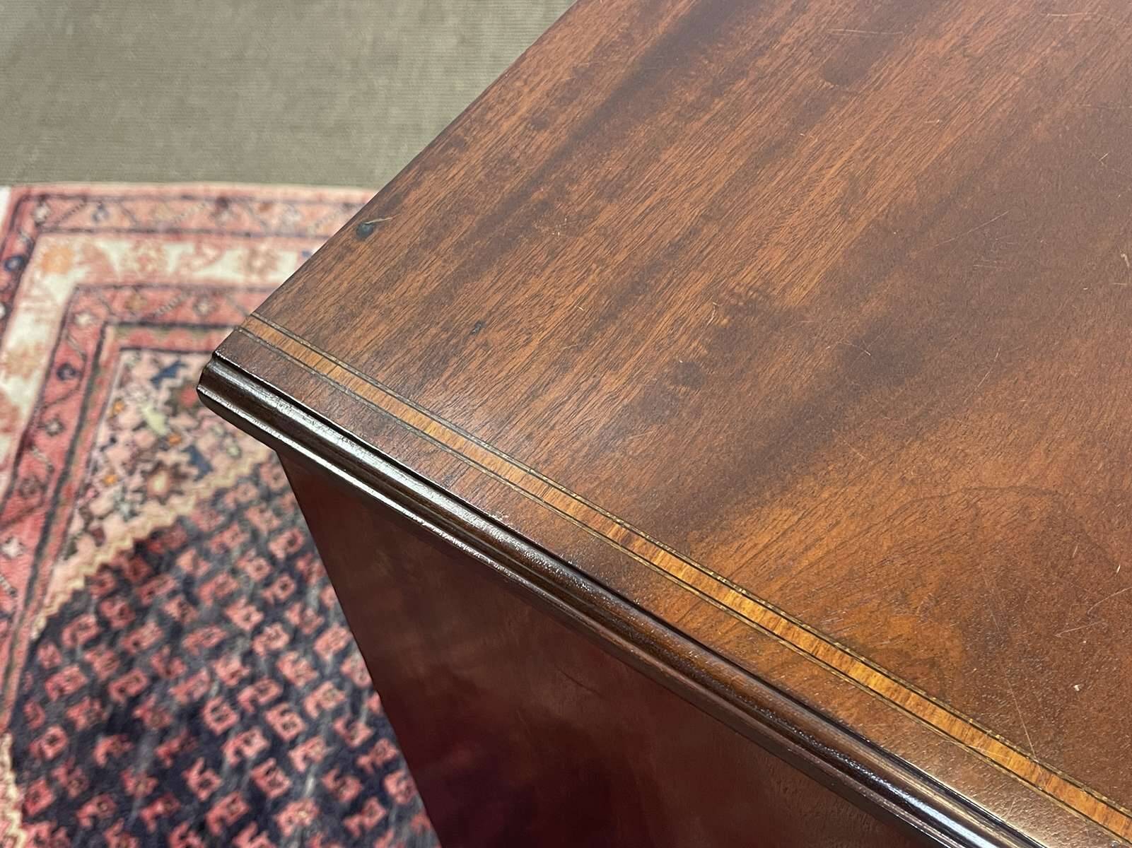 Buffet anglais en acajou des années 1930