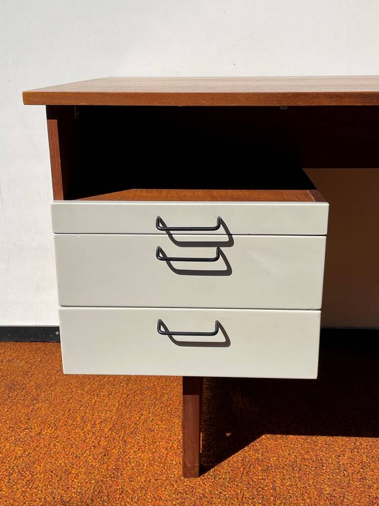 Pastoe desk. vintage 70s