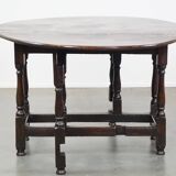 Very beautiful antique English oak gateleg table with an excellent patina