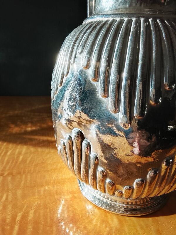 Cafetière et carafe à eau anglaises en métal argenté.  (2 objets)