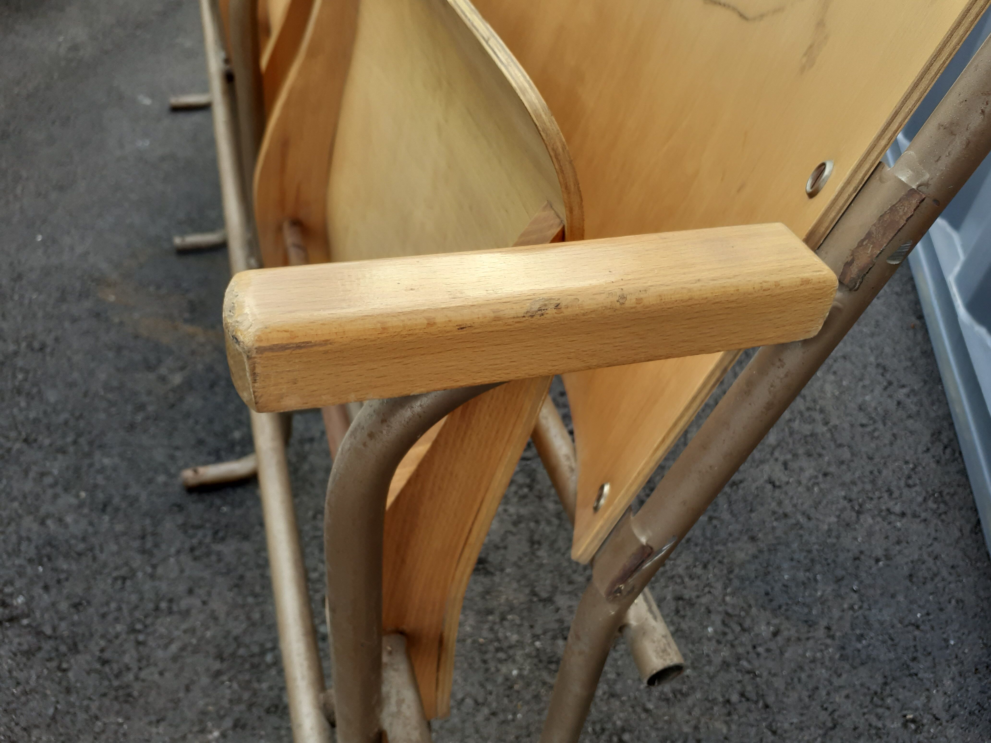 Wheelchair cinema theatre strapontin