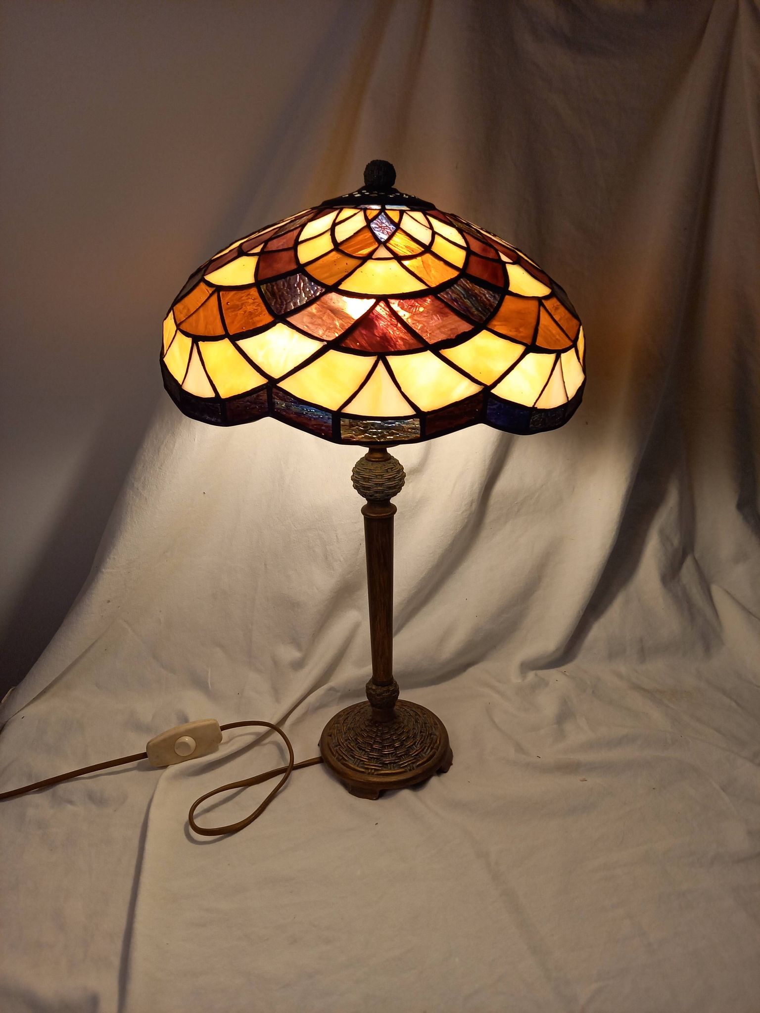 Art Deco style Tiffany lamp, multicolored glass paste lampshade