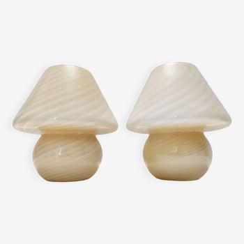 Paire postmoderne de lampes de table en verre de Murano couleur crème par Venini, Italie