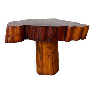 Table basse brutaliste en bois massif