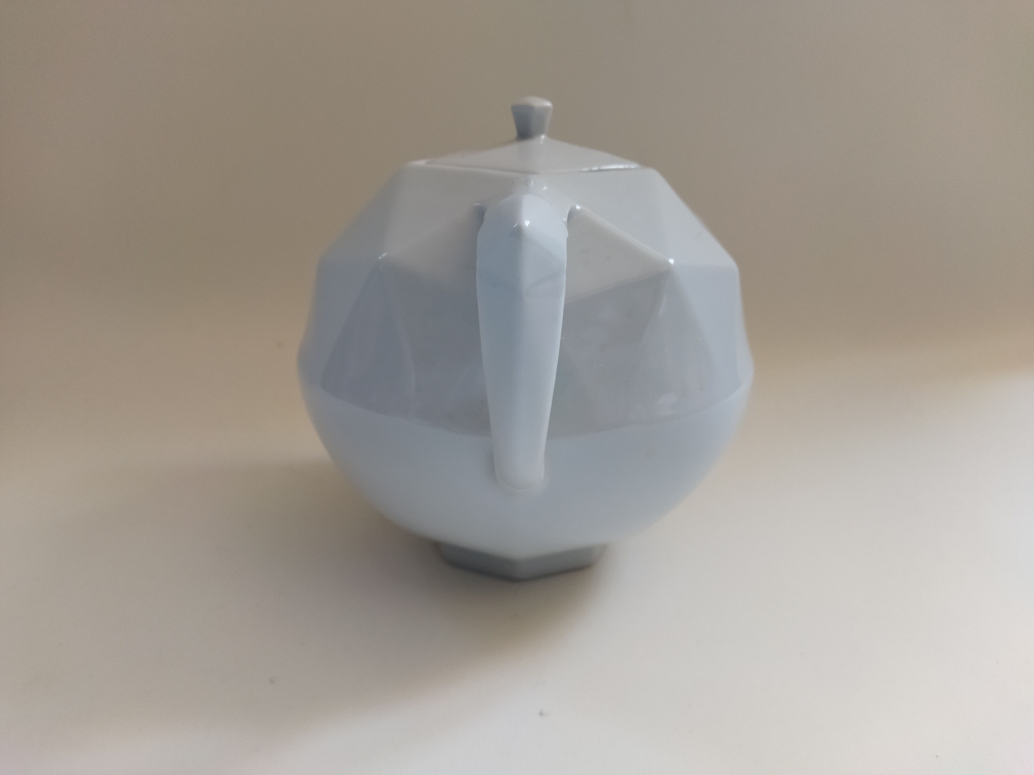 Porcelain teapot Deshoulières