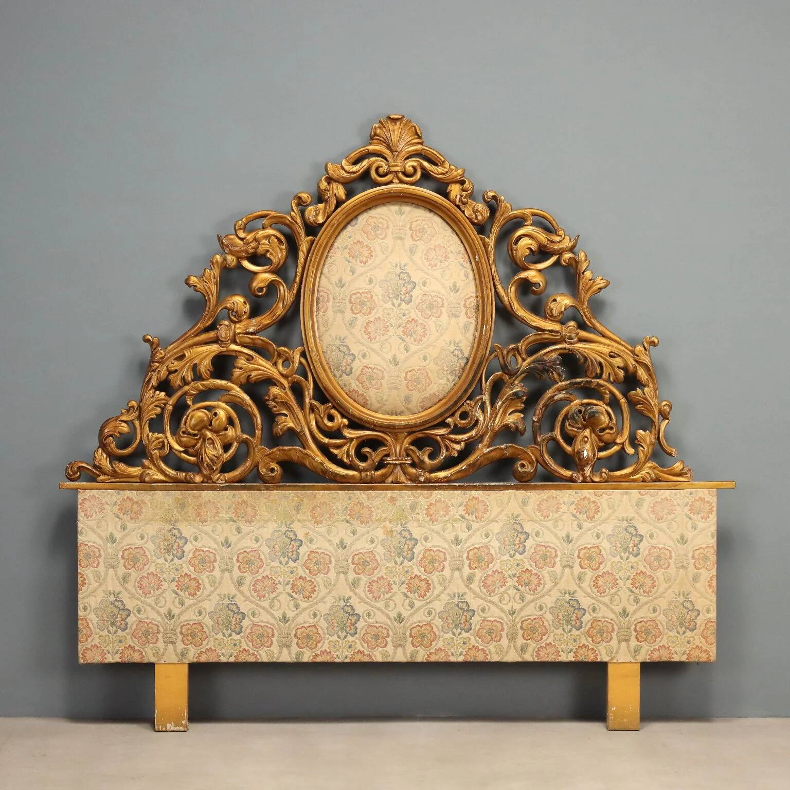 Tête de lit double sculptée et dorée