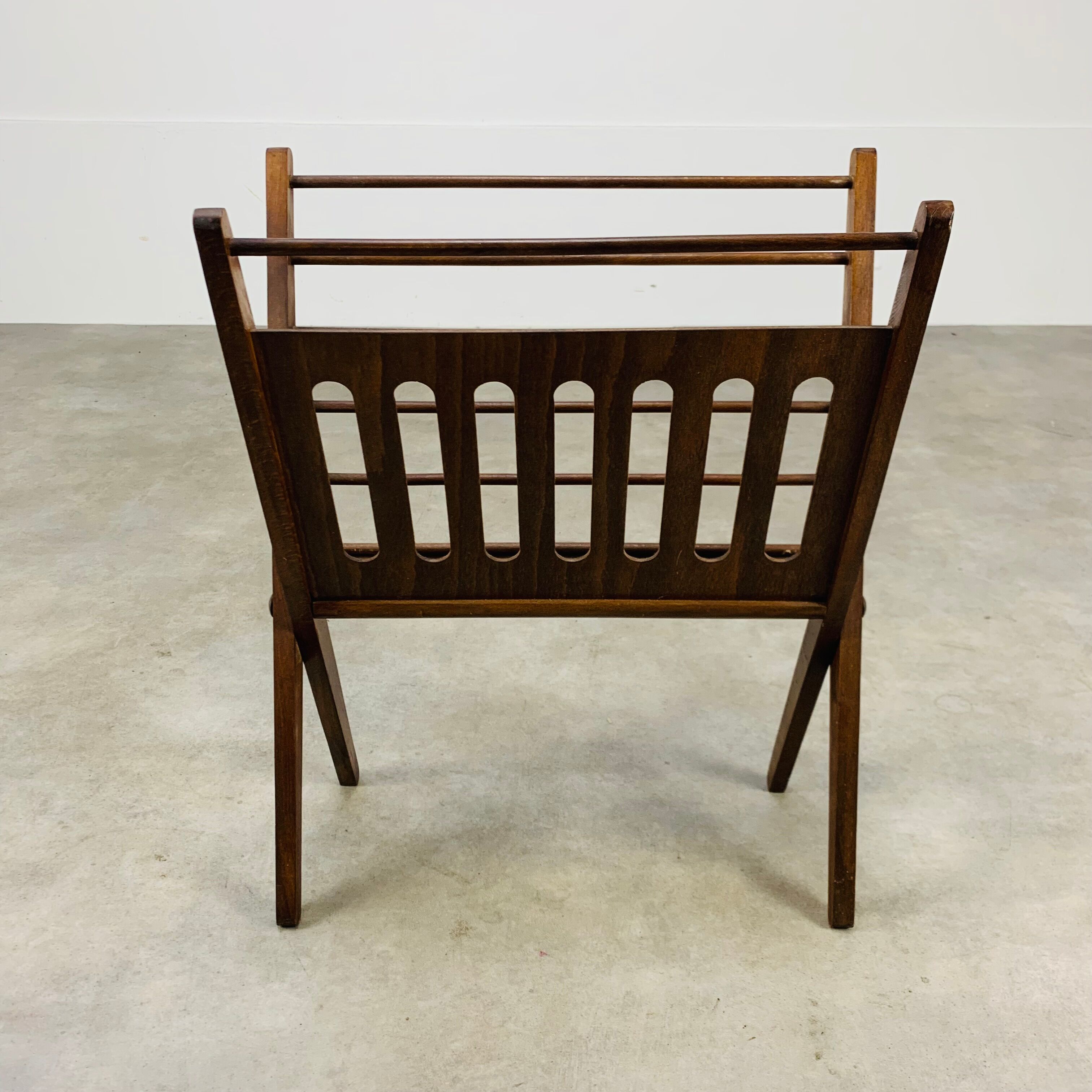 Porte revue scandinave pliant bois années 60