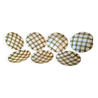 Suite de six assiettes plates et une creuse  Moulin des Loups modele Nappe vert/ années 50-60