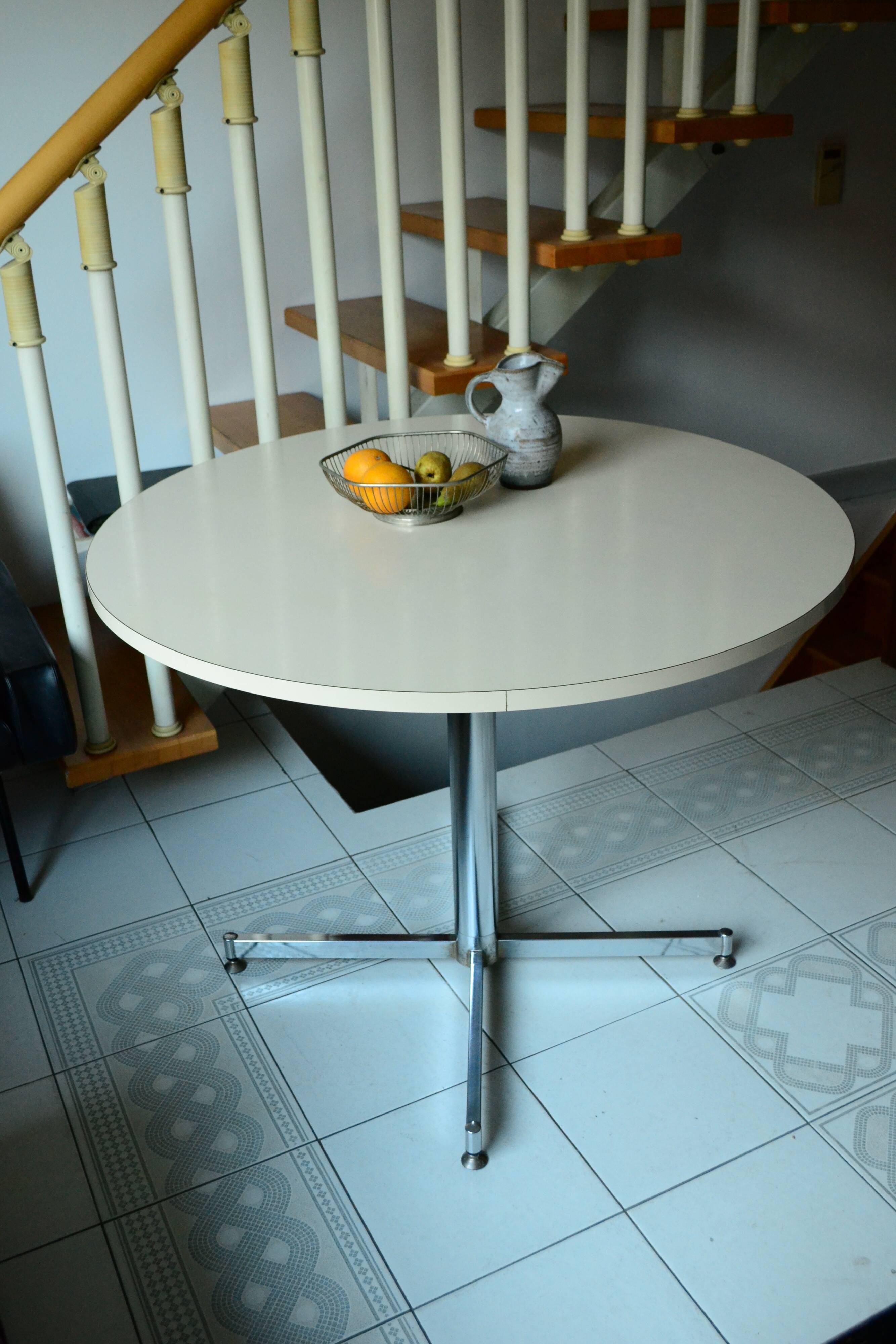 Formica roundtable 60/70