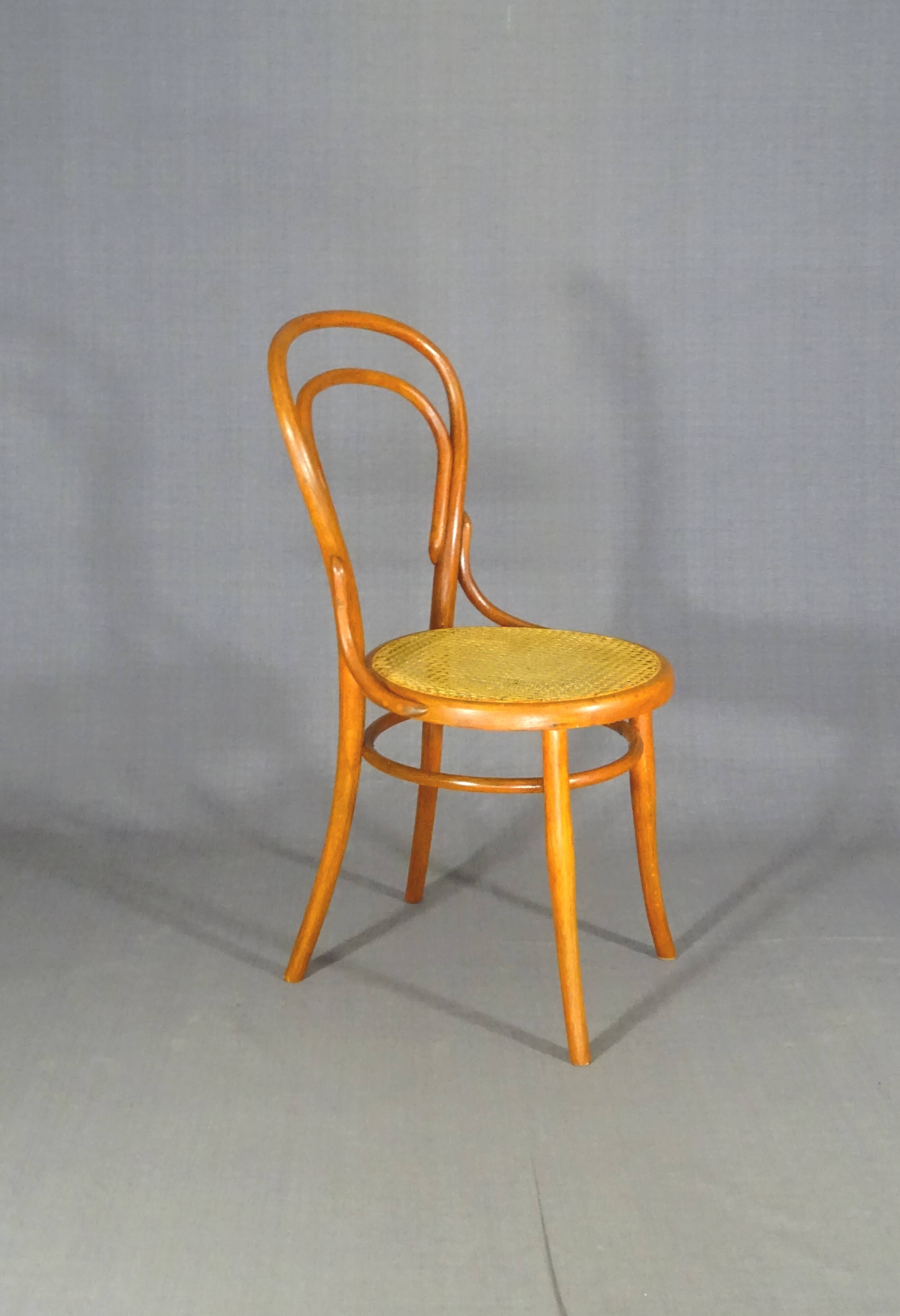2 Chaise bistrot cannées N°14 de Joseph Hofmann "teinte merisier"