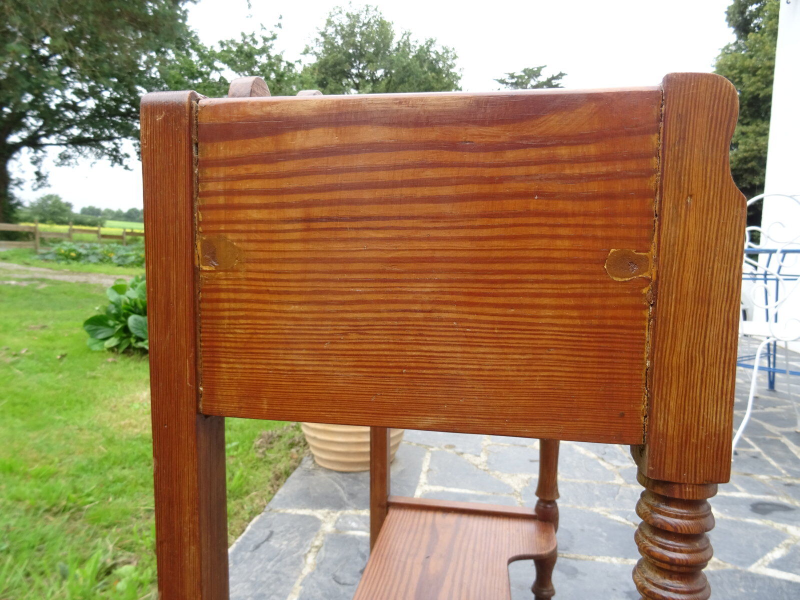 Table de toilette en pichepin