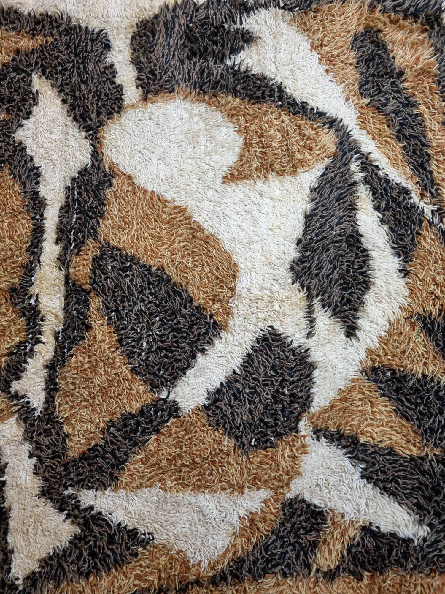 Vintage carpet with abstract patterns 219 cm x 169 cm