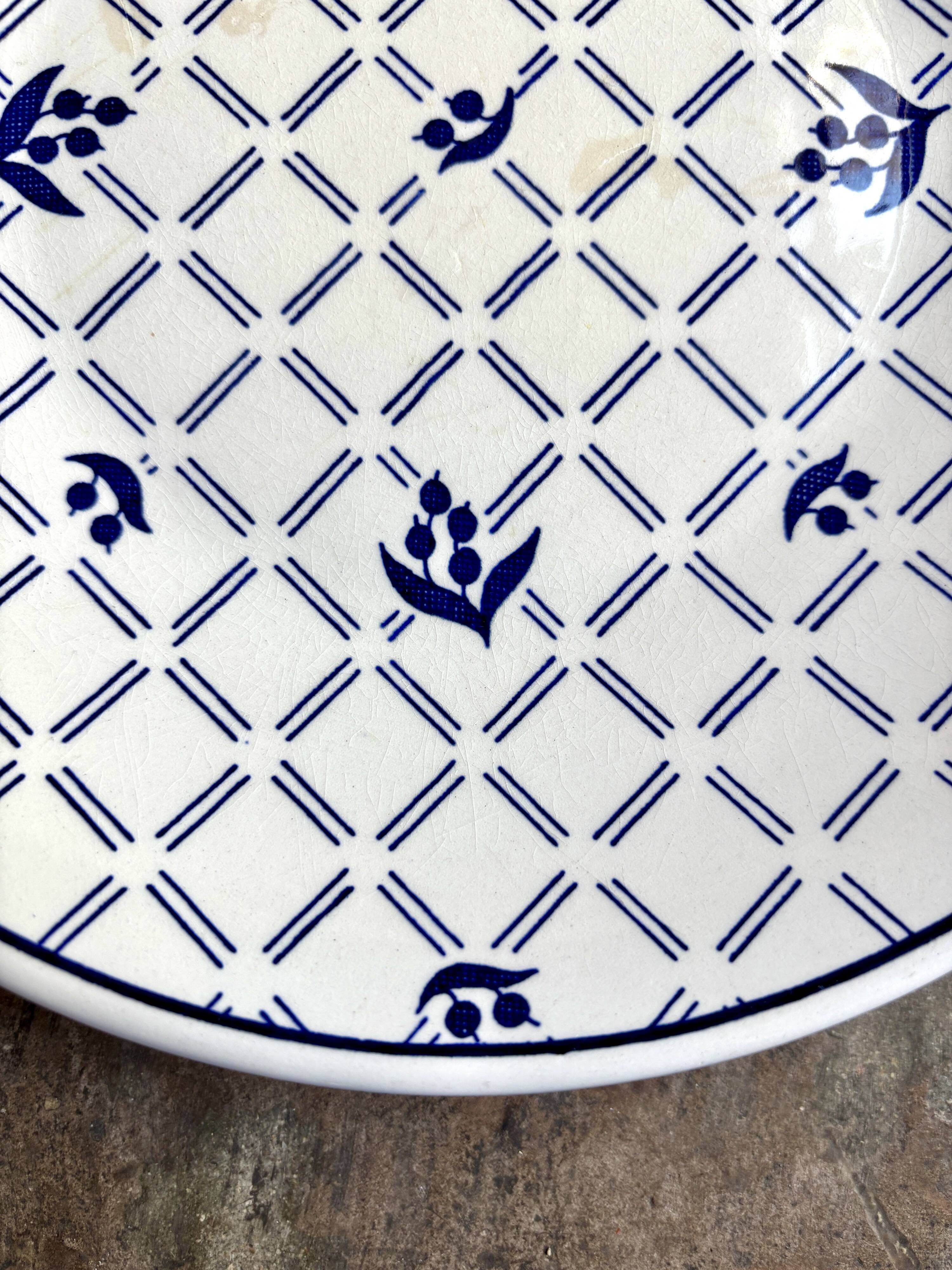Sarreguemines blue and white earthenware flat plate