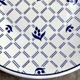 Assiette plate Sarreguemines en faïence bleue et blanche