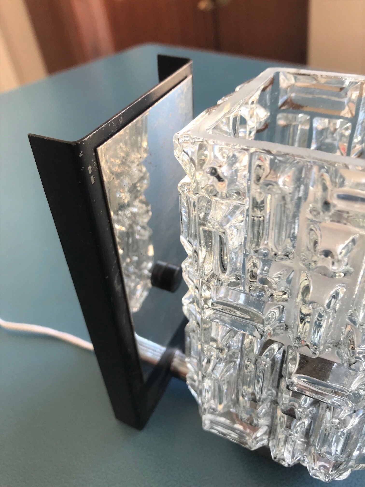 Rectangular wall lamp in molded glass
