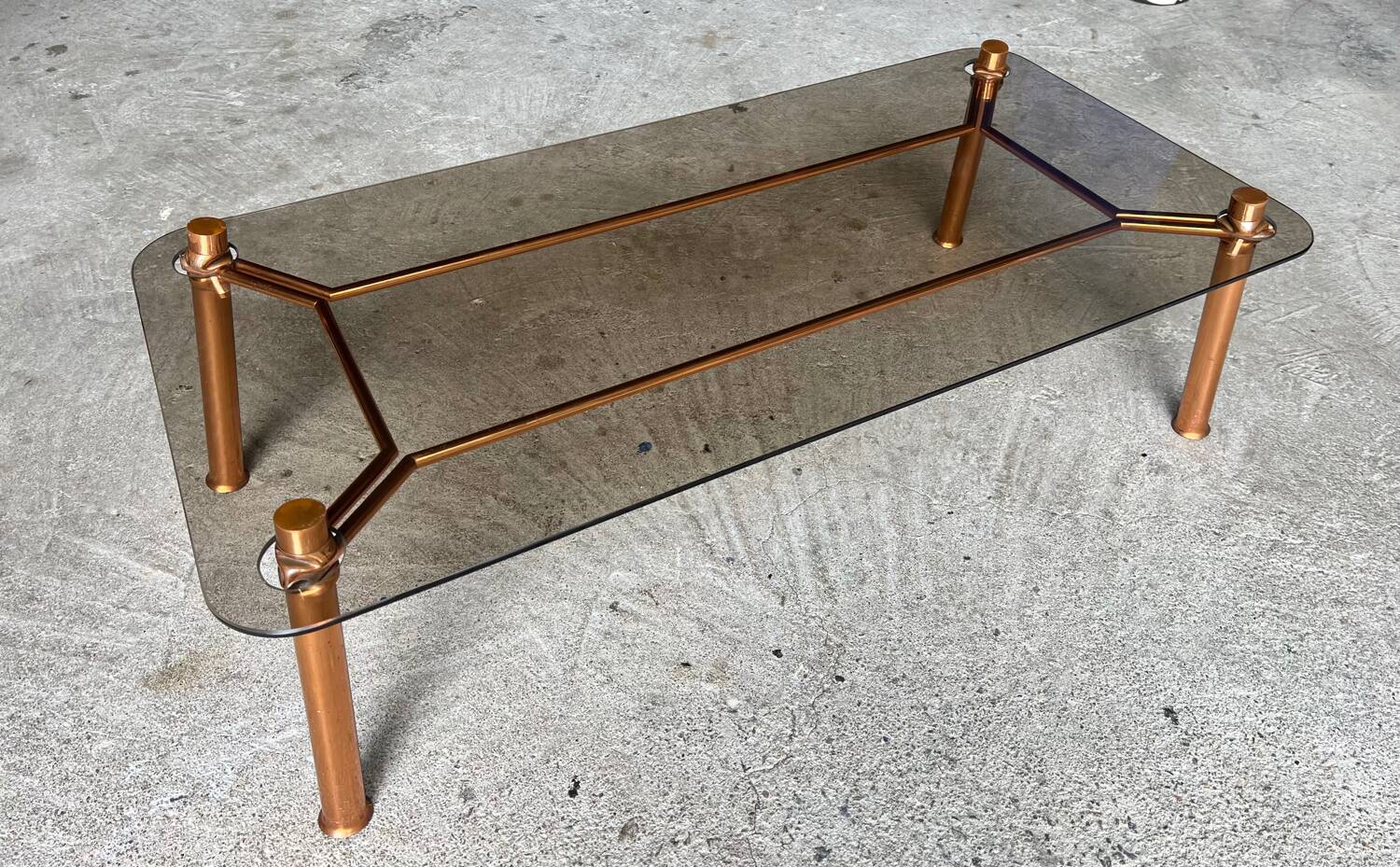 Table basse vintage cuivree 1950