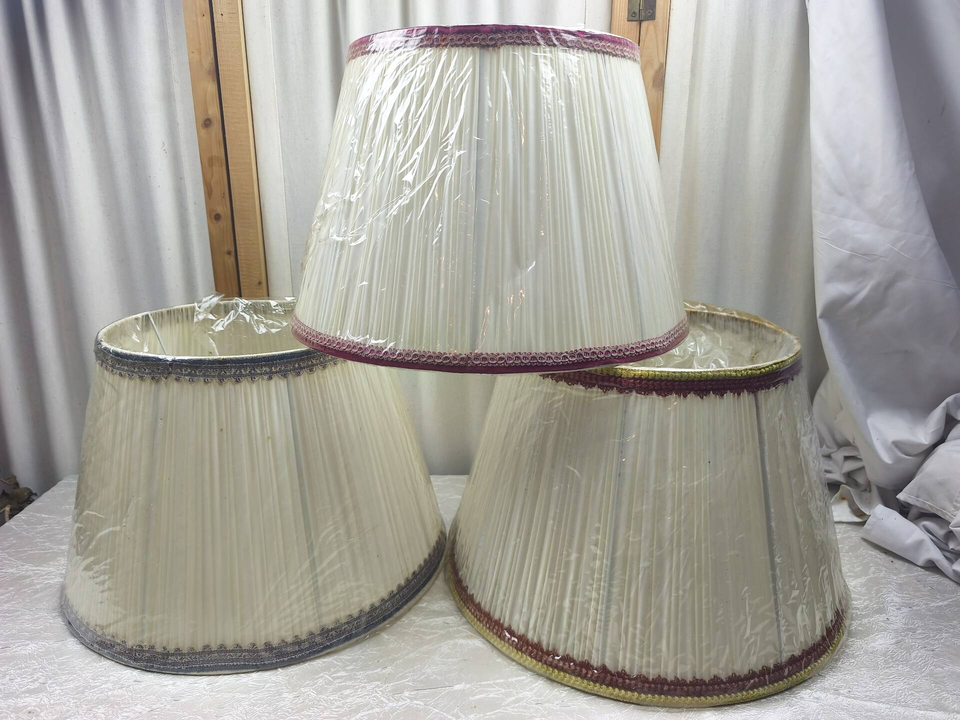 Set of 3 large vintage pleated fabric lampshades – trimmings –